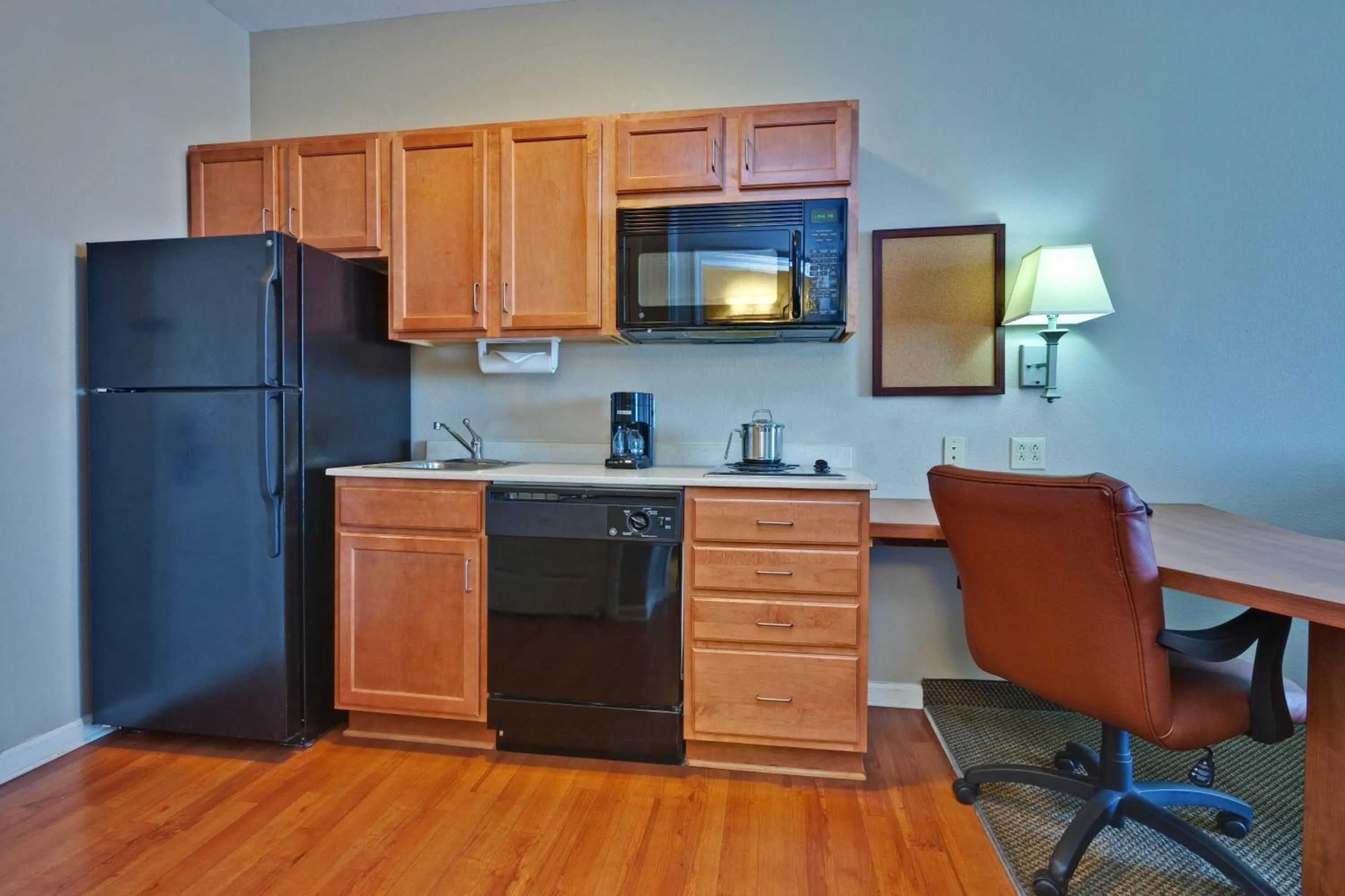 Queen Studio Suite in Candlewood Suites Clarksville by IHG