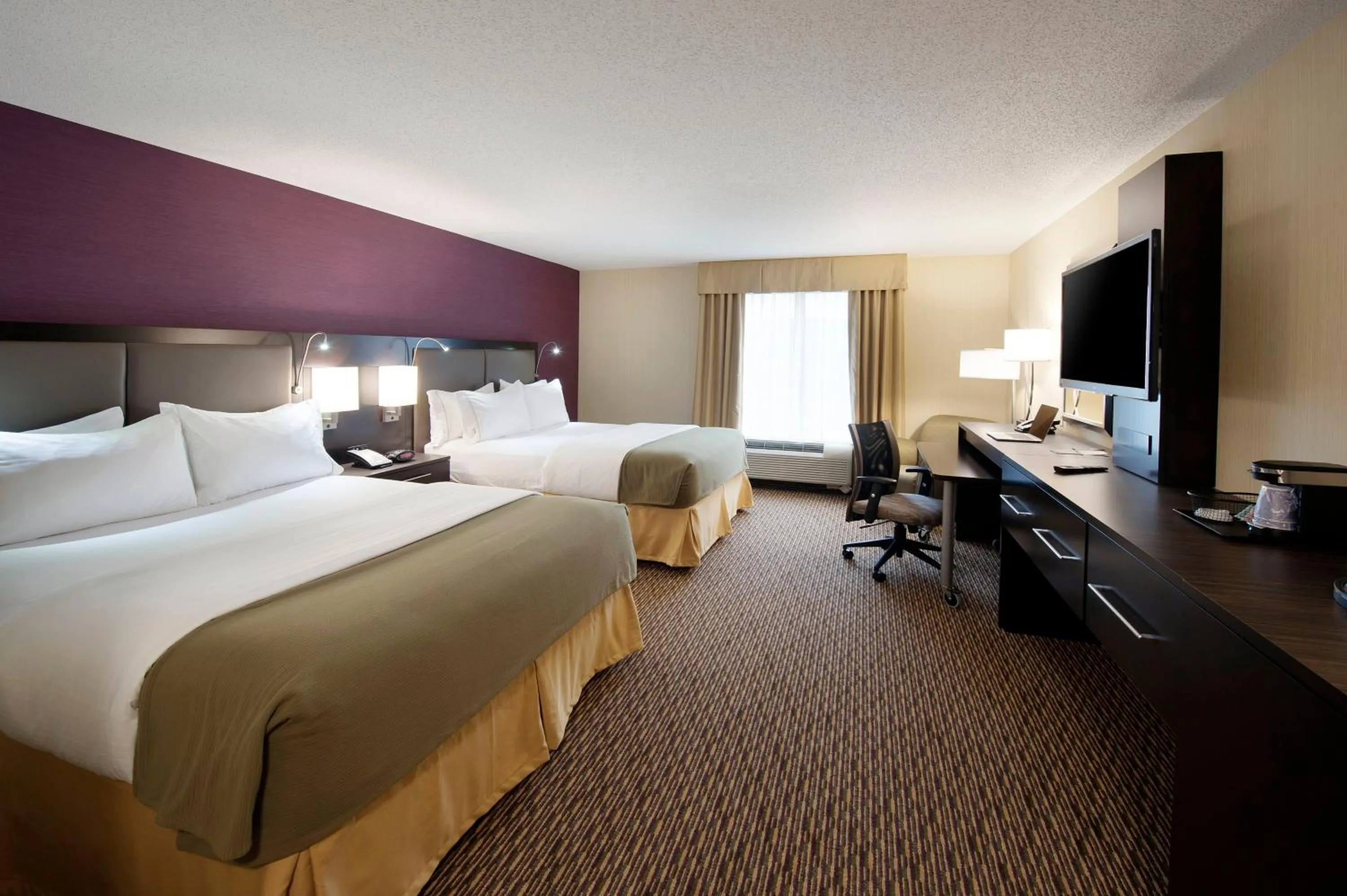 Standard Queen Room with Two Queen Beds in Holiday Inn Express Hotel & Suites Clearfield by IHG