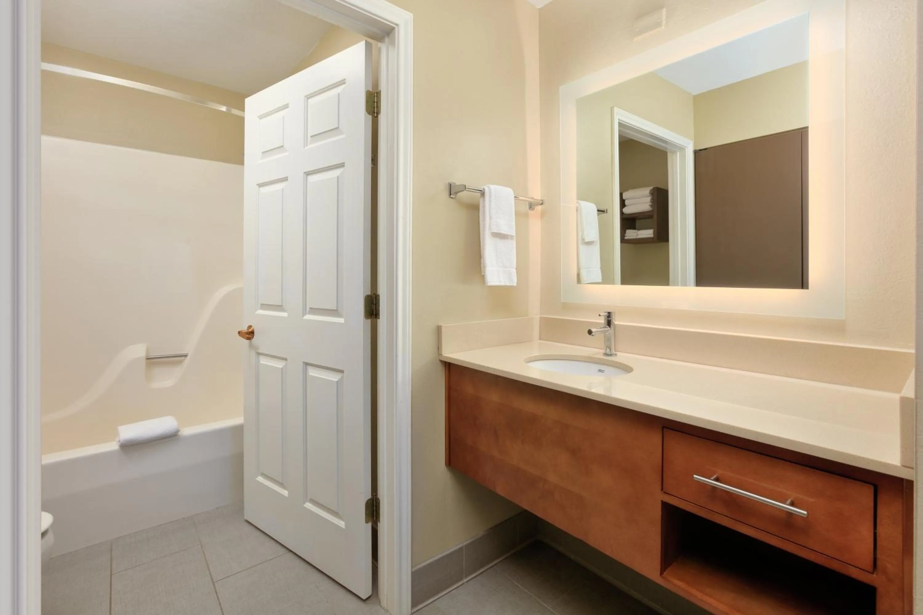 One-Bedroom Suite with Two Double Beds in Staybridge Suites Corning by IHG