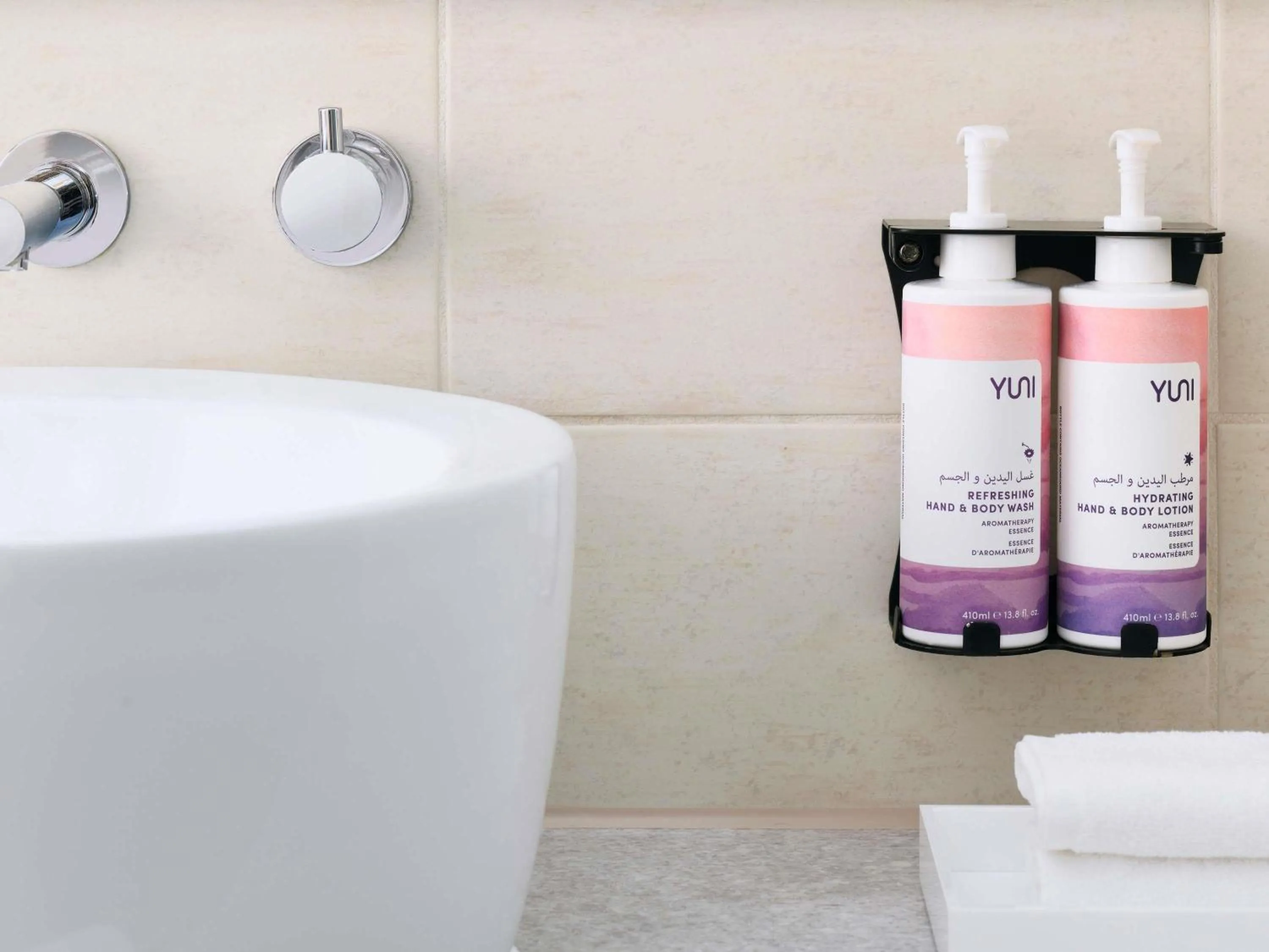 Deluxe Twin Partial Sea View with Balcony in Mövenpick Hotel Jumeirah Beach