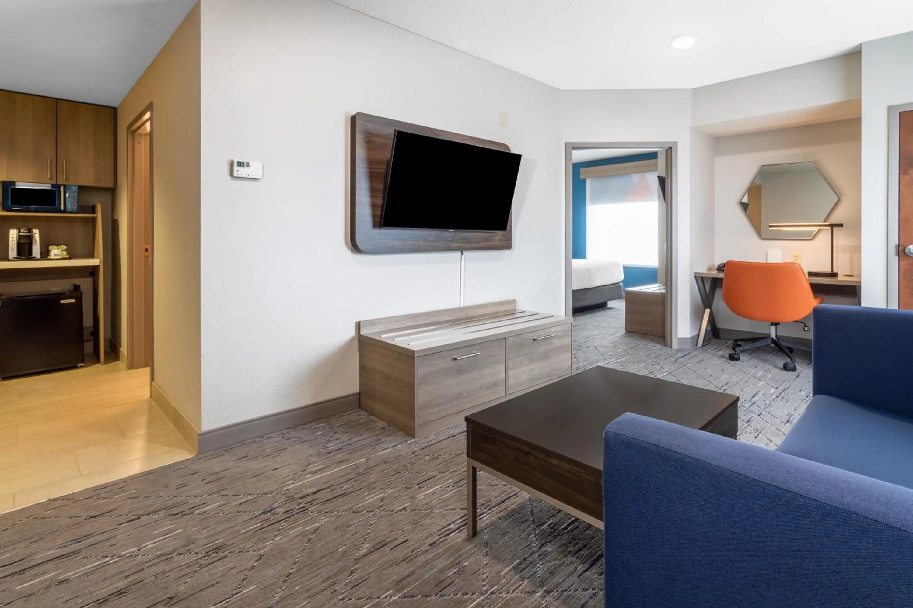 King Suite with Sofa Bed in Holiday Inn Express Crystal River by IHG