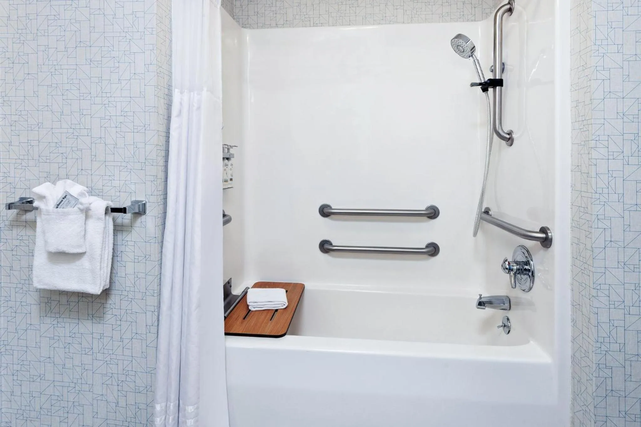 King Suite - Disability Access in Holiday Inn Express Hotel & Suites Urbana-Champaign-U of I Area by IHG