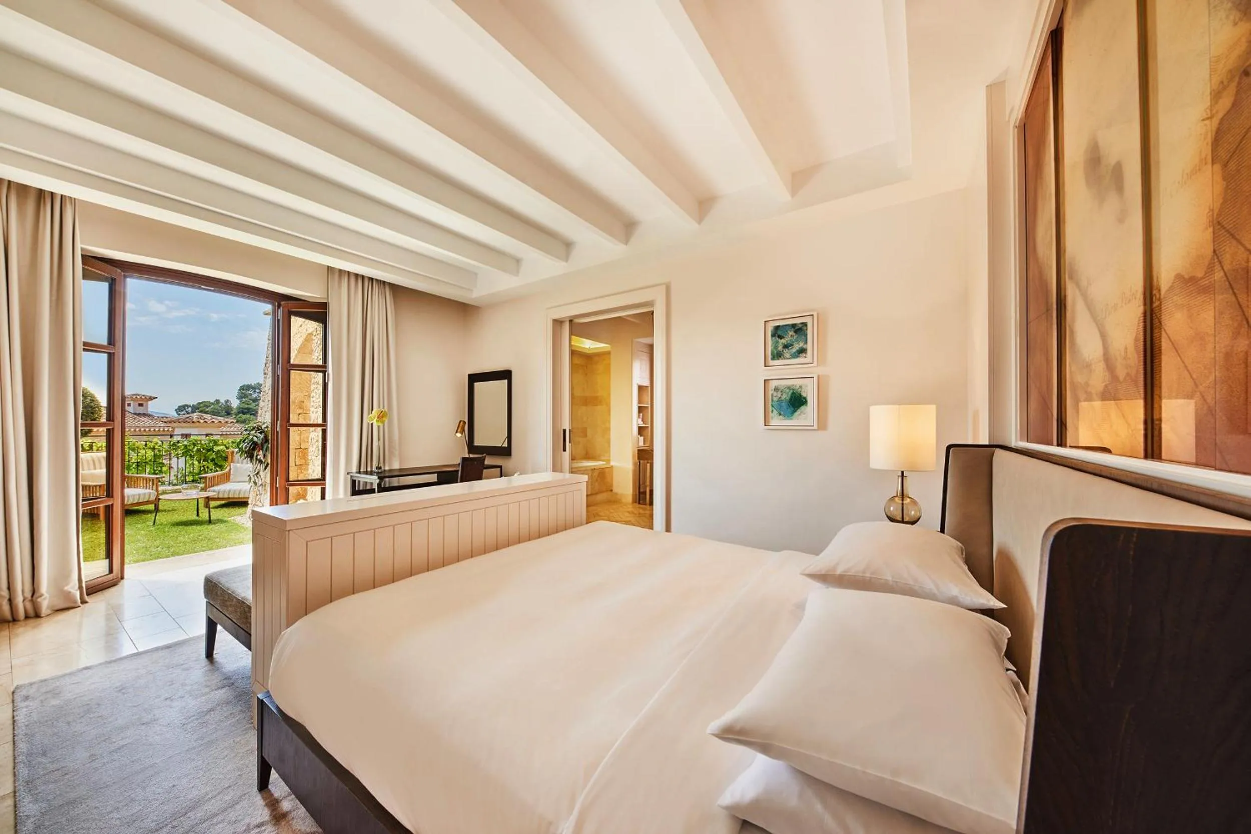 Grand Suite with Garden Access in CAP VERMELL GRAND HOTEL