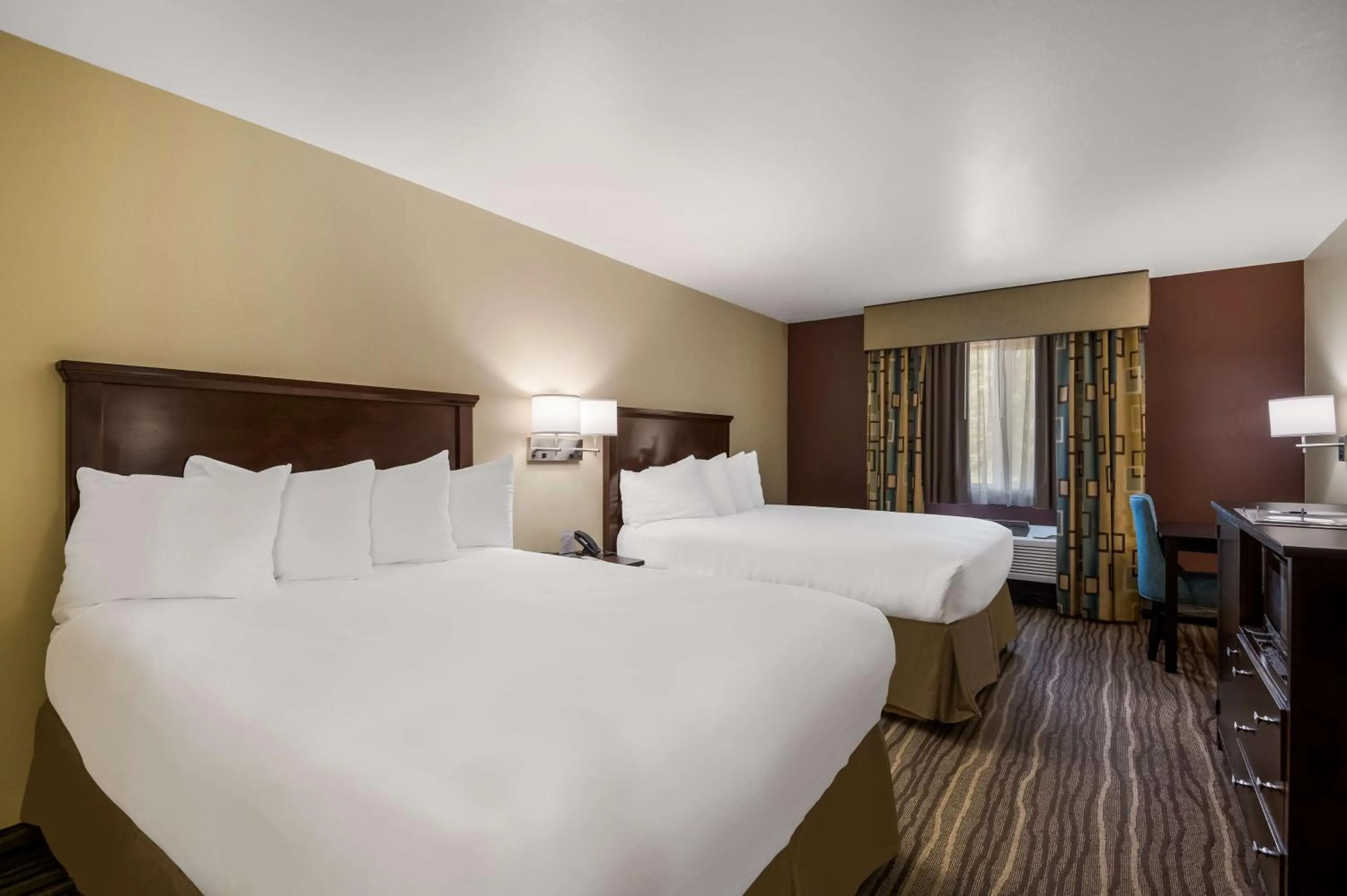 Queen Room with Two Queen Beds - Non-Smoking in Best Western Cottage Grove Inn