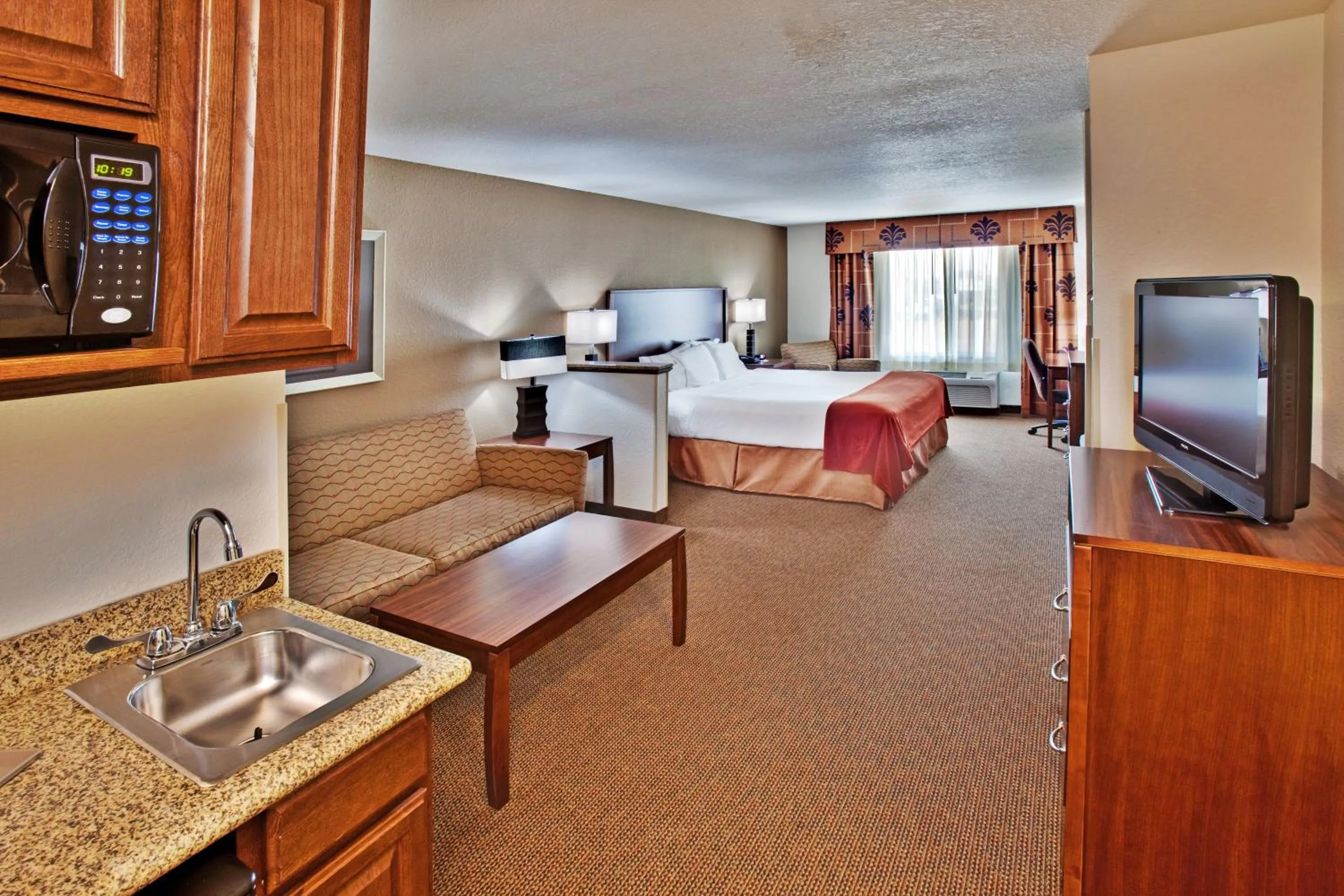 Queen Suite with Sofa Bed in Holiday Inn Express Hotel & Suites - Dubuque West by IHG