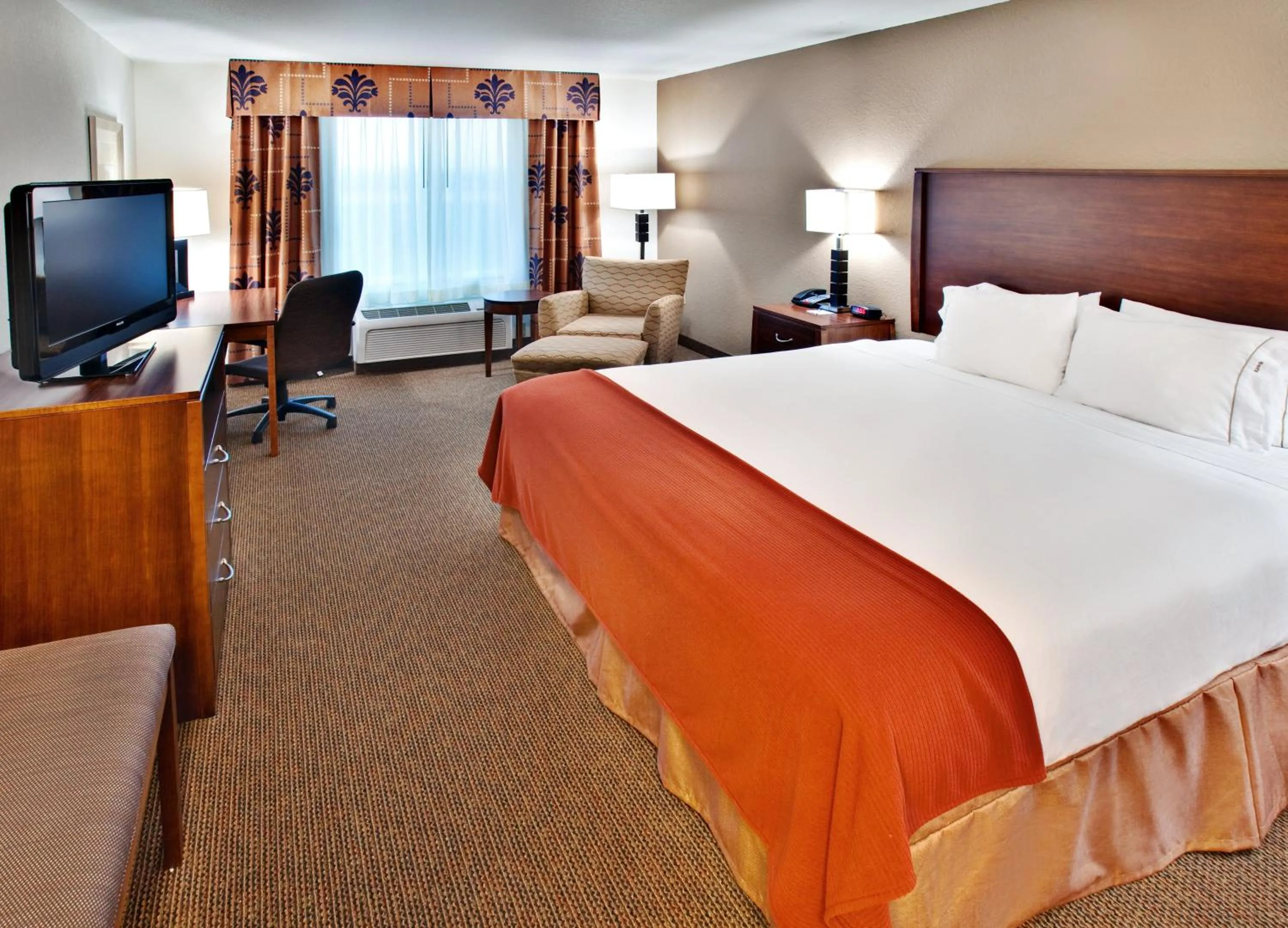 Standard King Room in Holiday Inn Express Hotel & Suites - Dubuque West by IHG