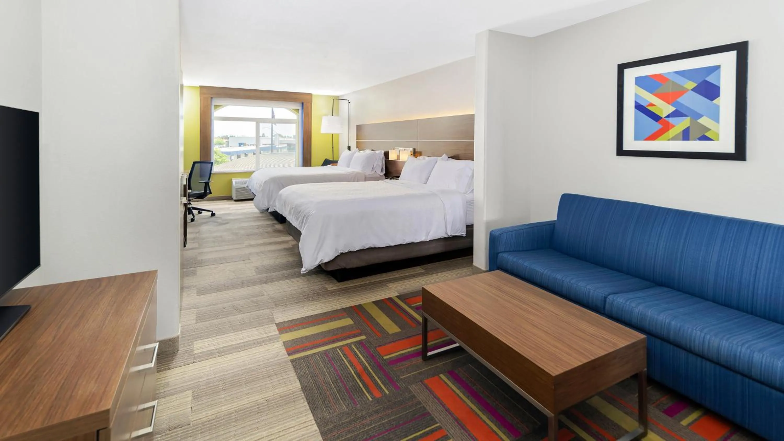 Queen Suite with Two Queen Beds in Holiday Inn Express & Suites Dinuba West by IHG