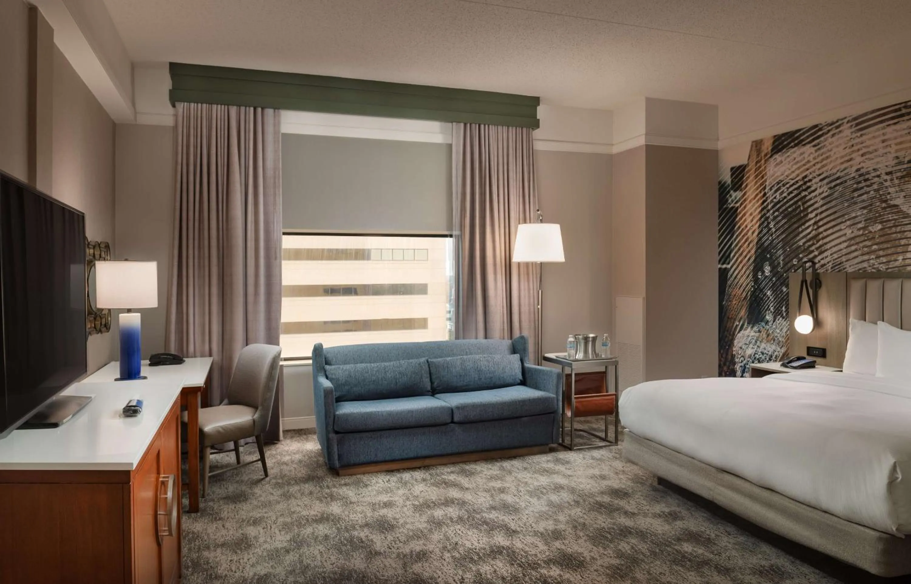 Deluxe King Room in Hilton Lexington Downtown