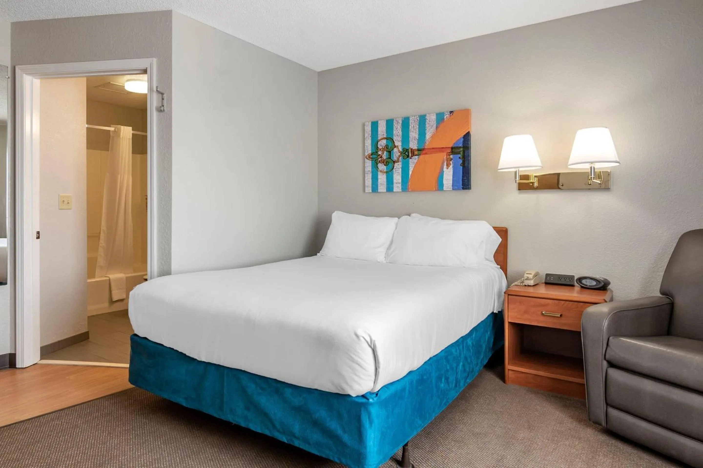 Queen Room - Accessible/Non Smoking in MainStay Suites Emporia