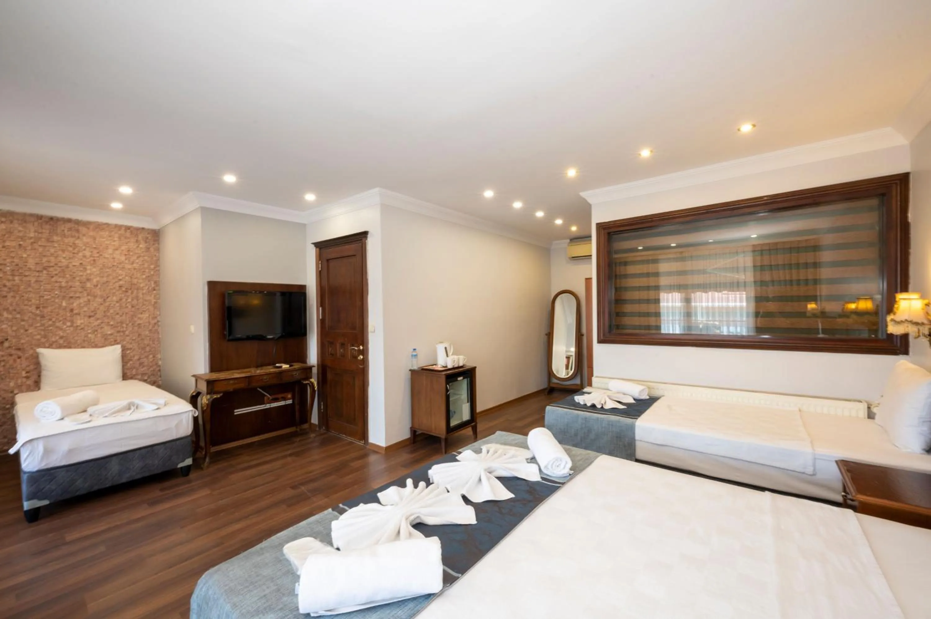 Quadruple Room with Sea View in Valdivia Hotel