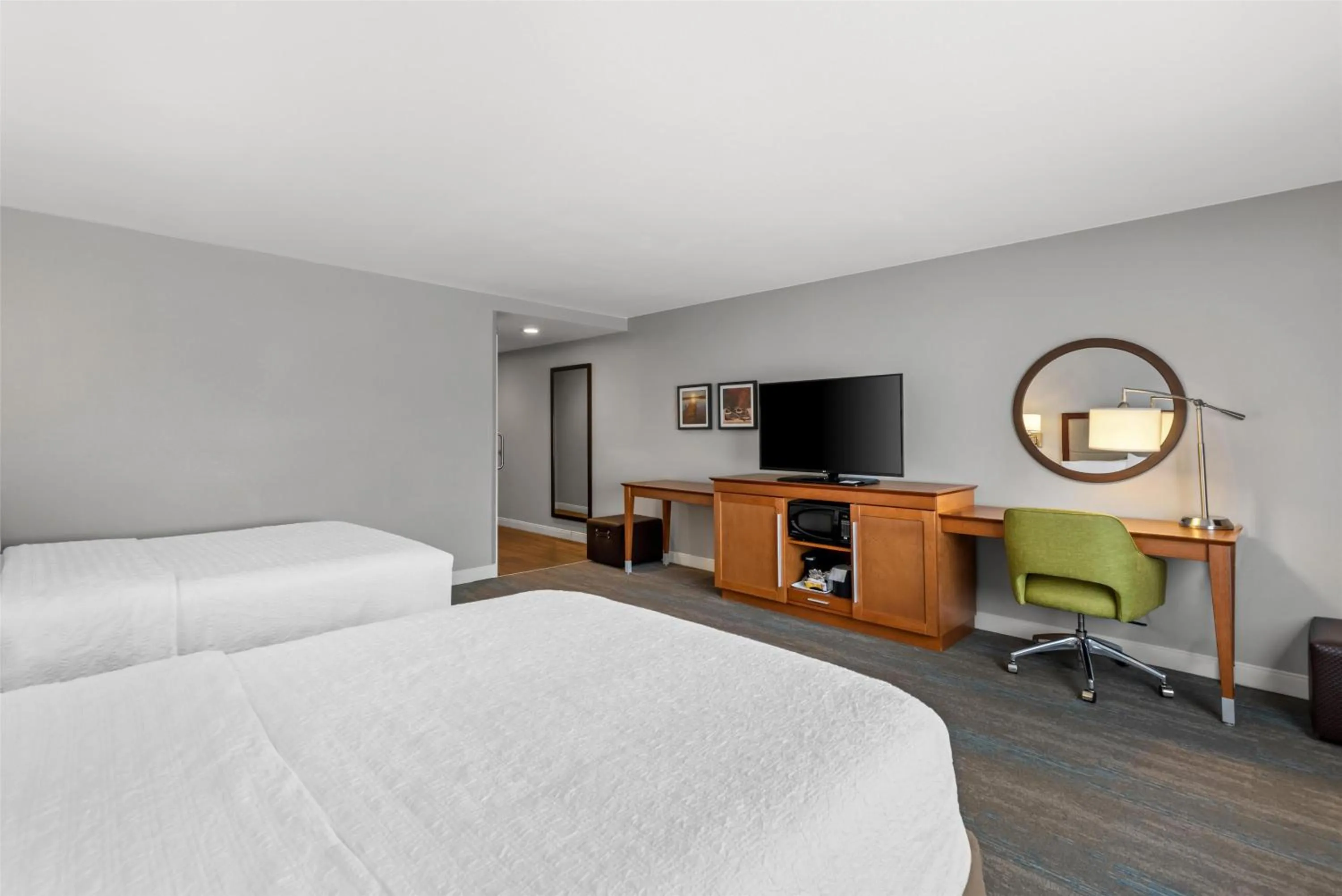 Queen Room with Two Queen Beds - Mobility Access/Non-Smoking in Hampton Inn Fond du Lac