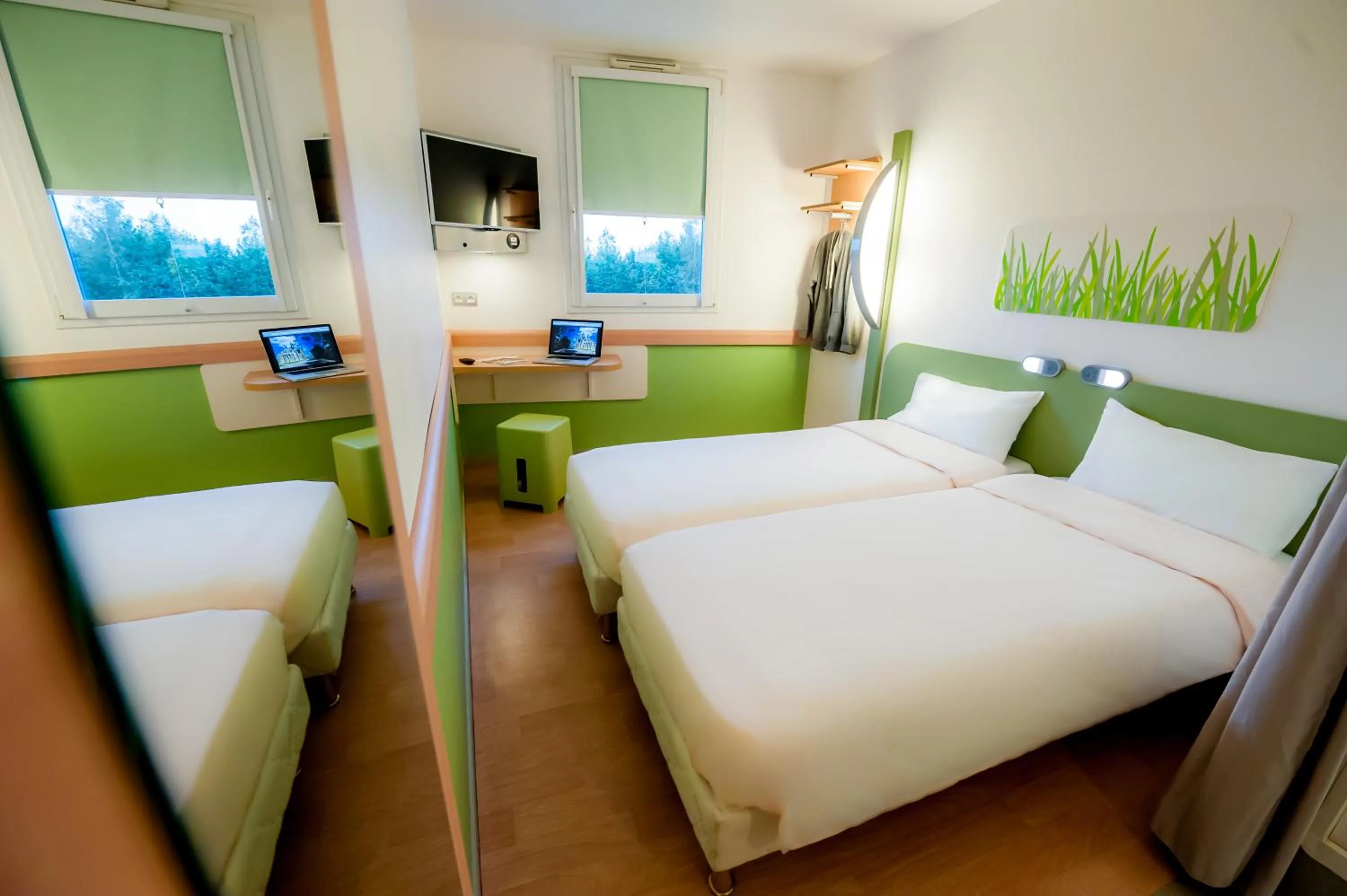 Twin Room in Ibis Budget Bayeux