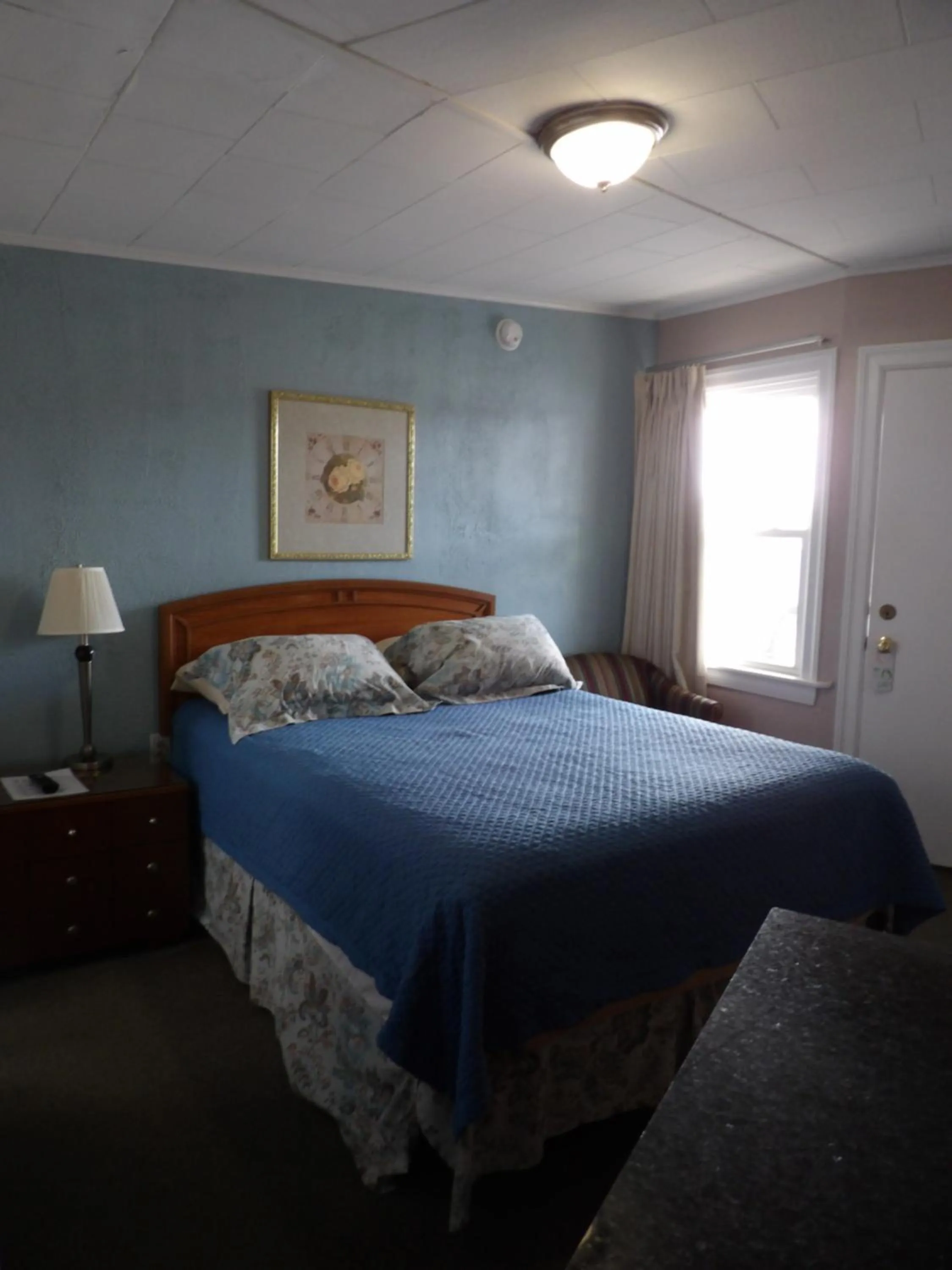 Queen Room in Mount Blue Motel