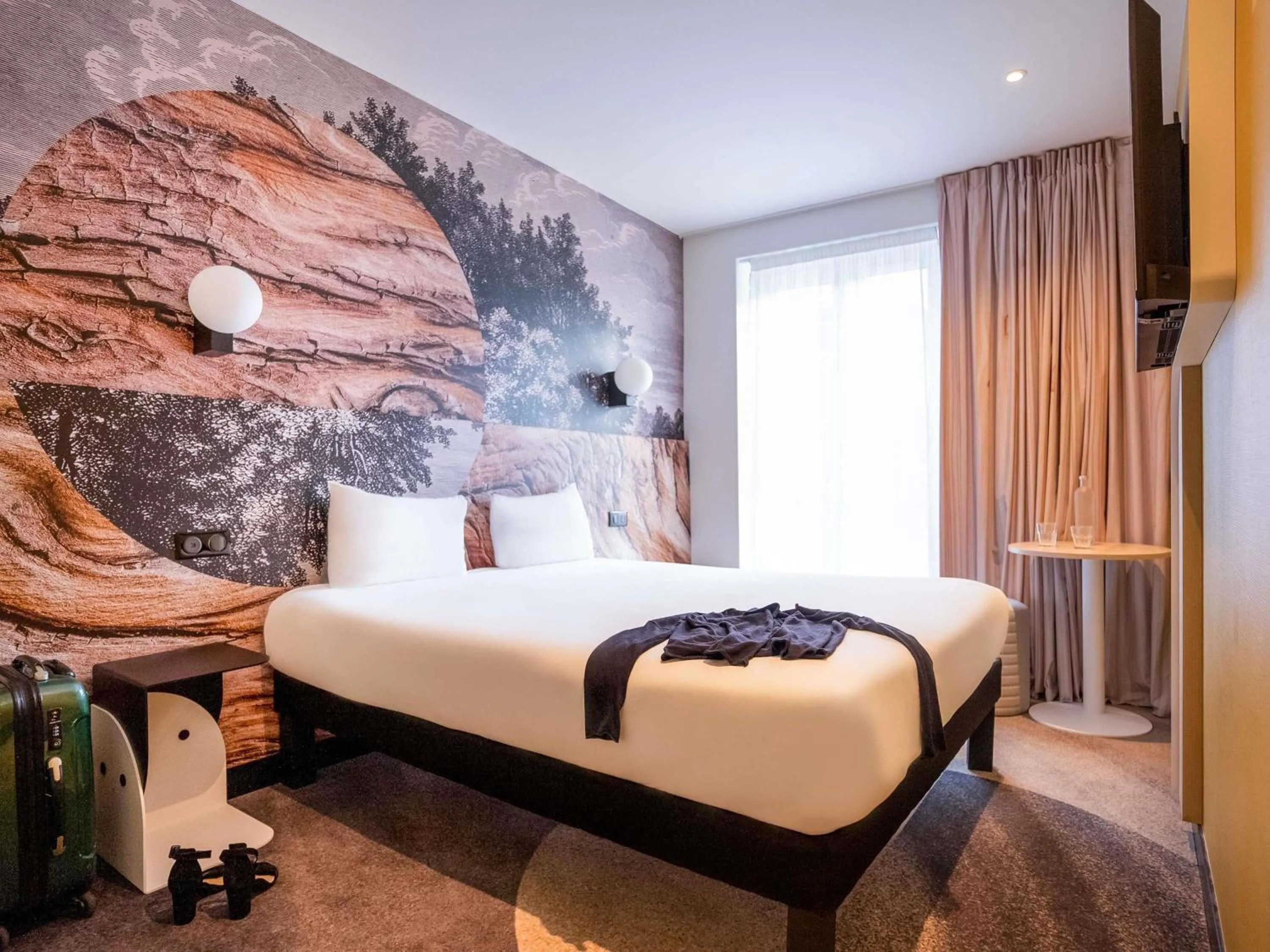 Standard Double Room - single occupancy in ibis styles Paris Montmartre Batignolles