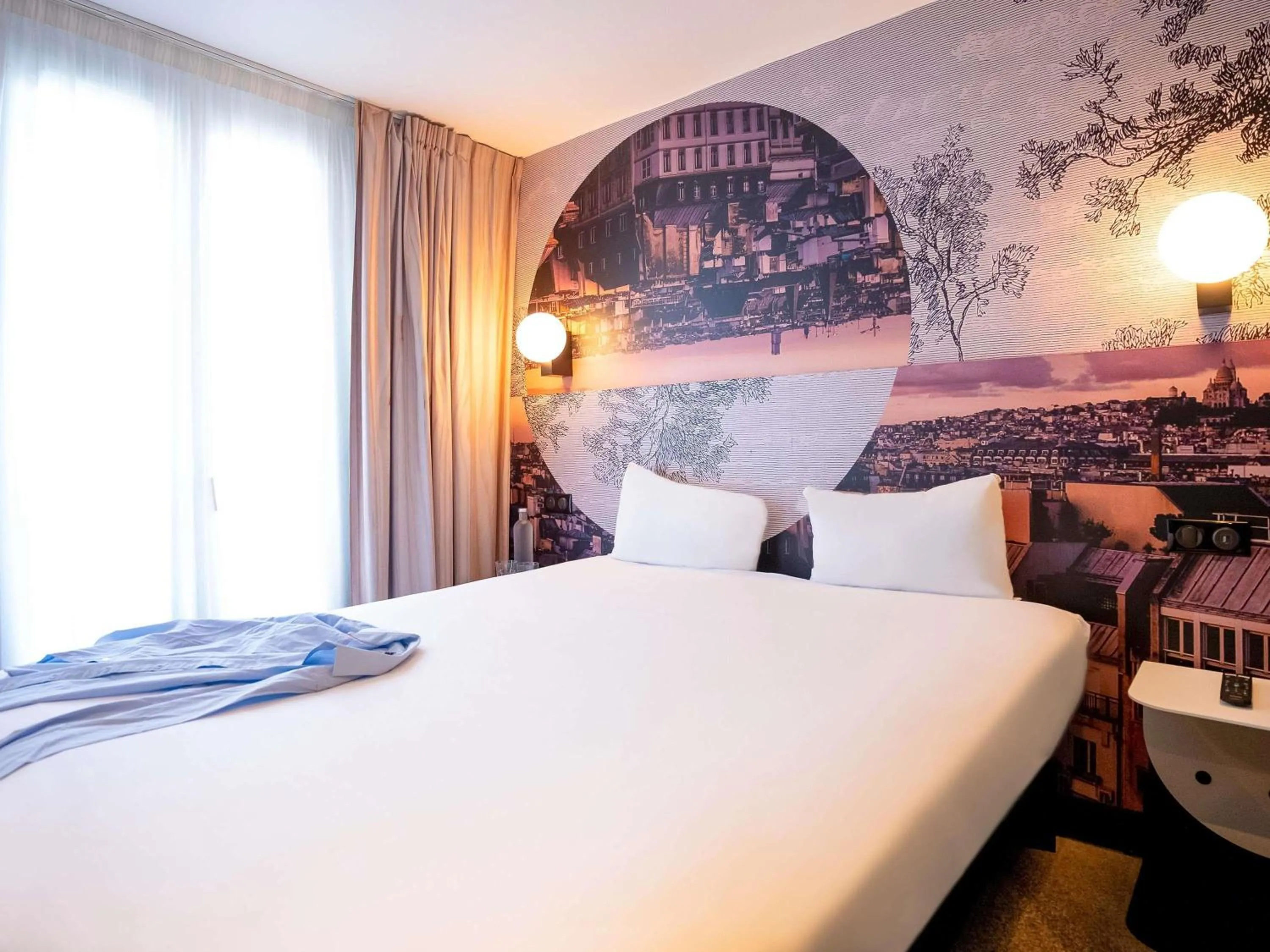 Standard Double Room - single occupancy in ibis styles Paris Montmartre Batignolles