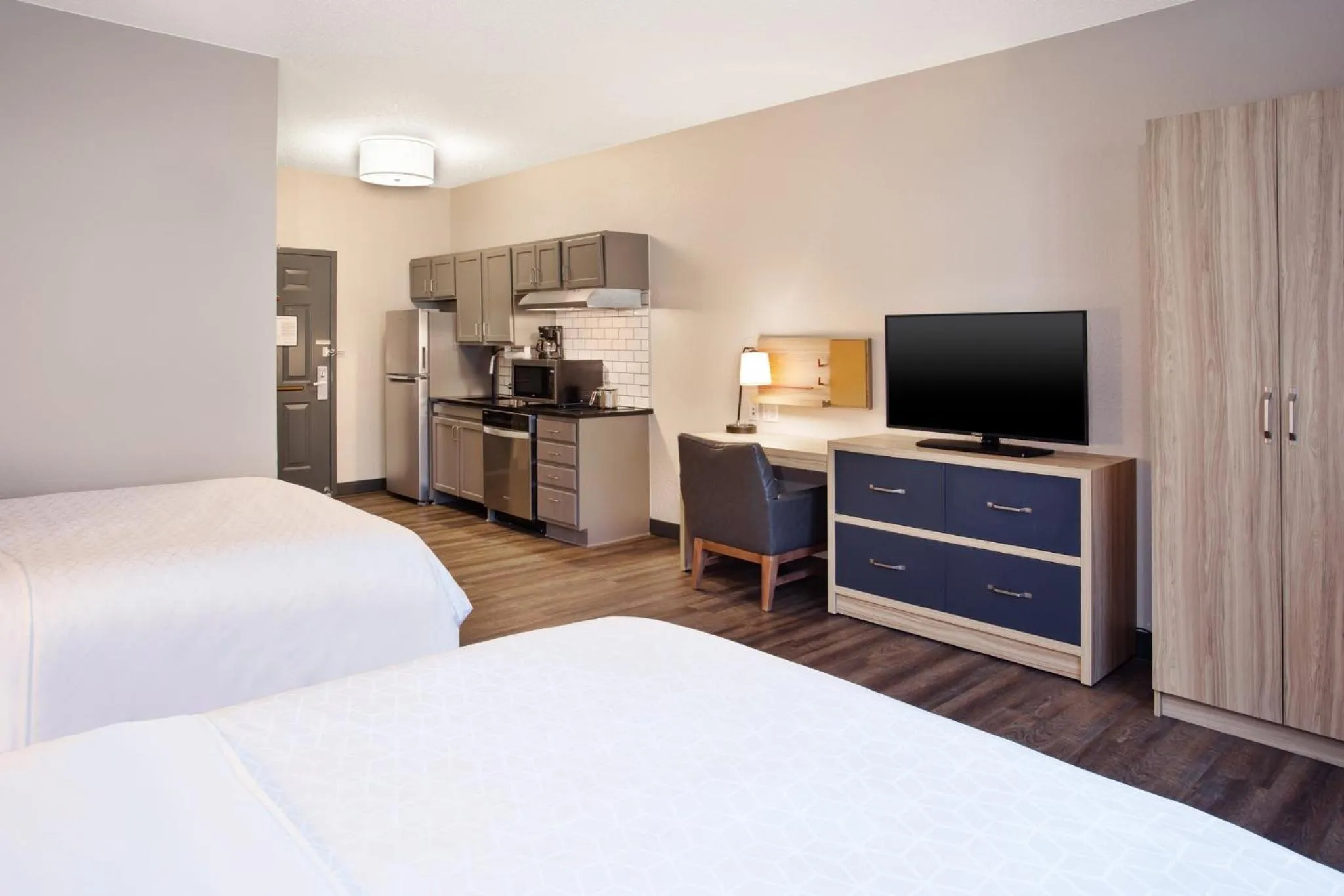 Standard Suite in Candlewood Suites Kenosha - Pleasant Prairie by IHG