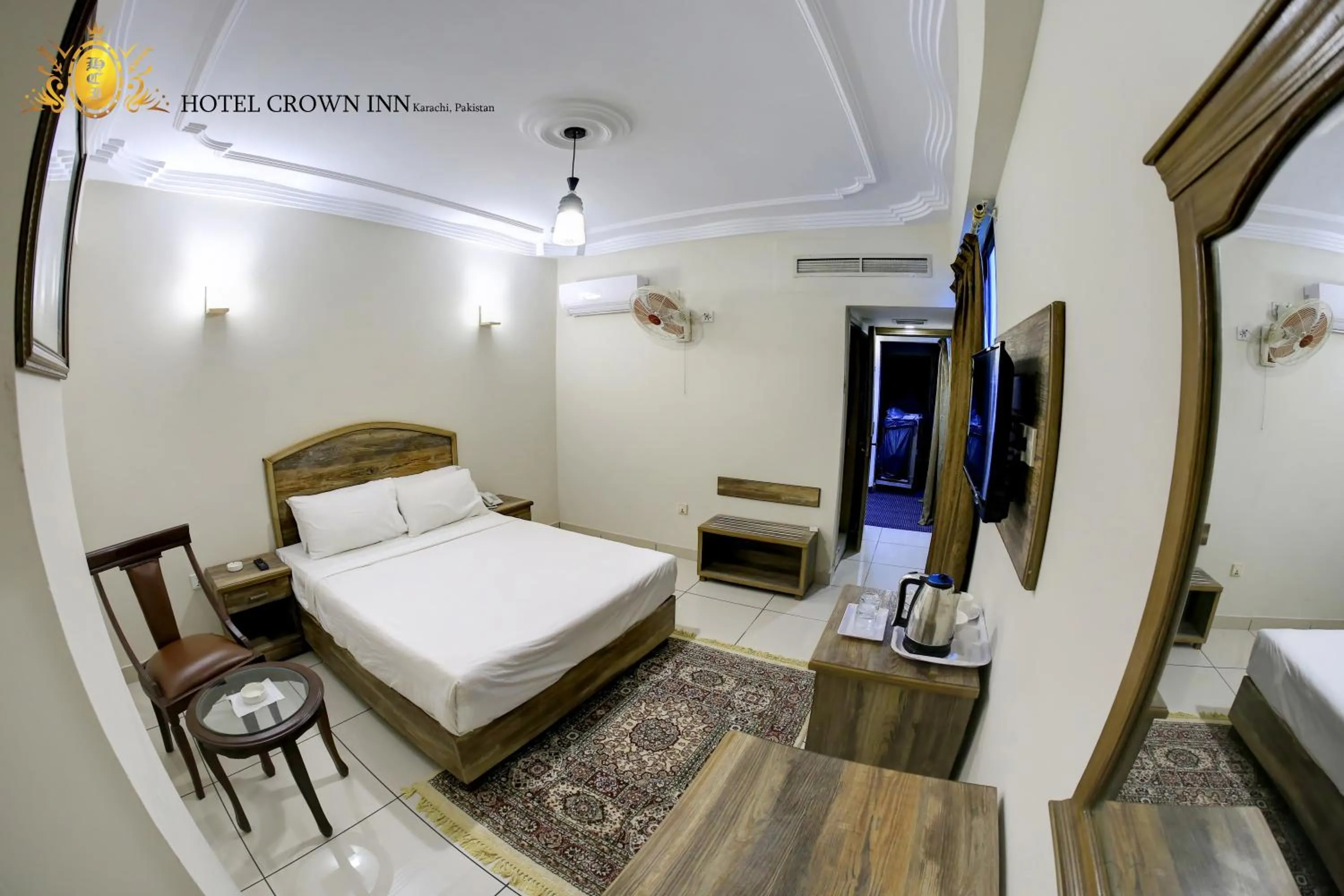 Deluxe Double Room in Hotel Crown Inn