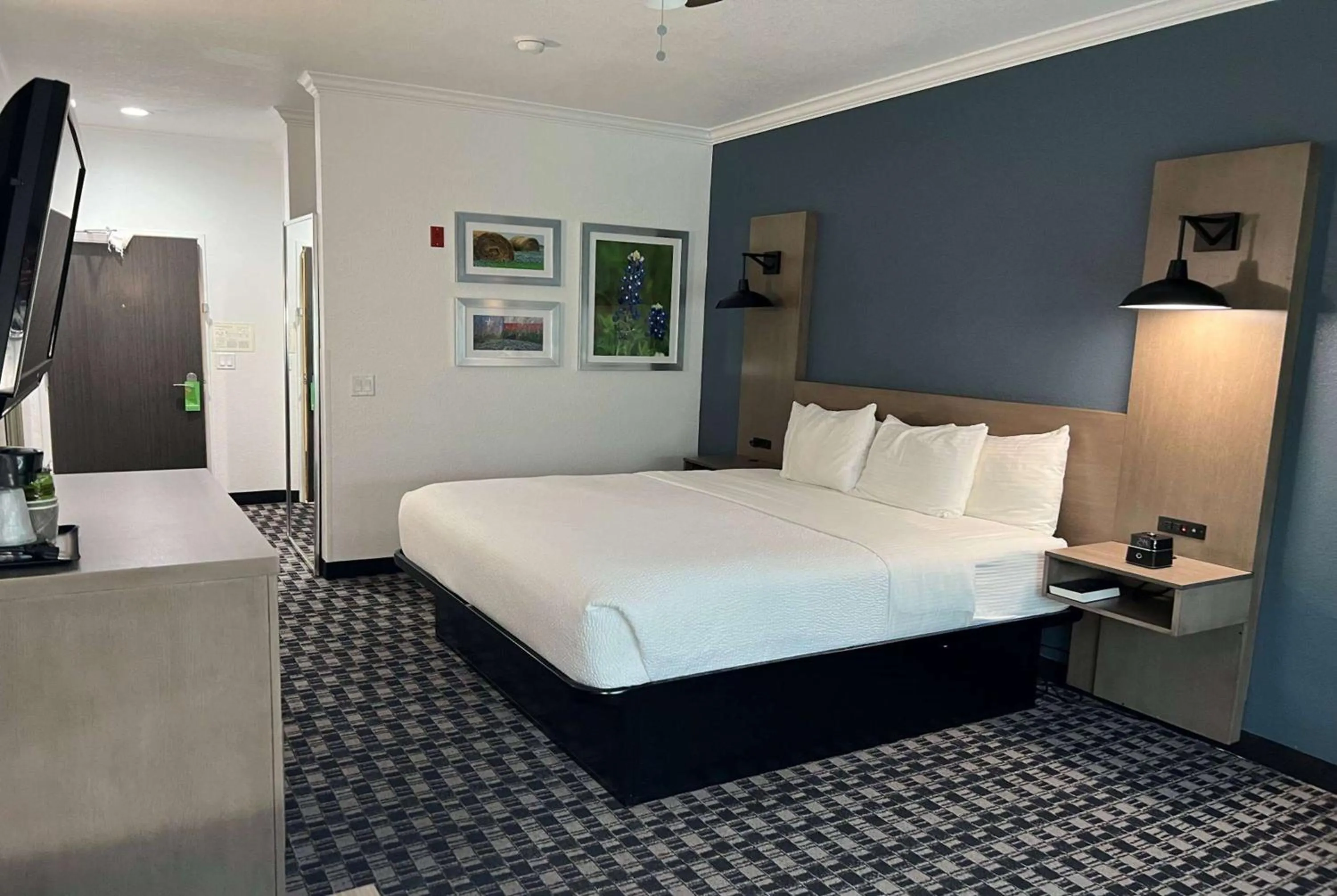 King Room with Mobility/Hearing Impaired Access - Non-Smoking in La Quinta by Wyndham Dalhart