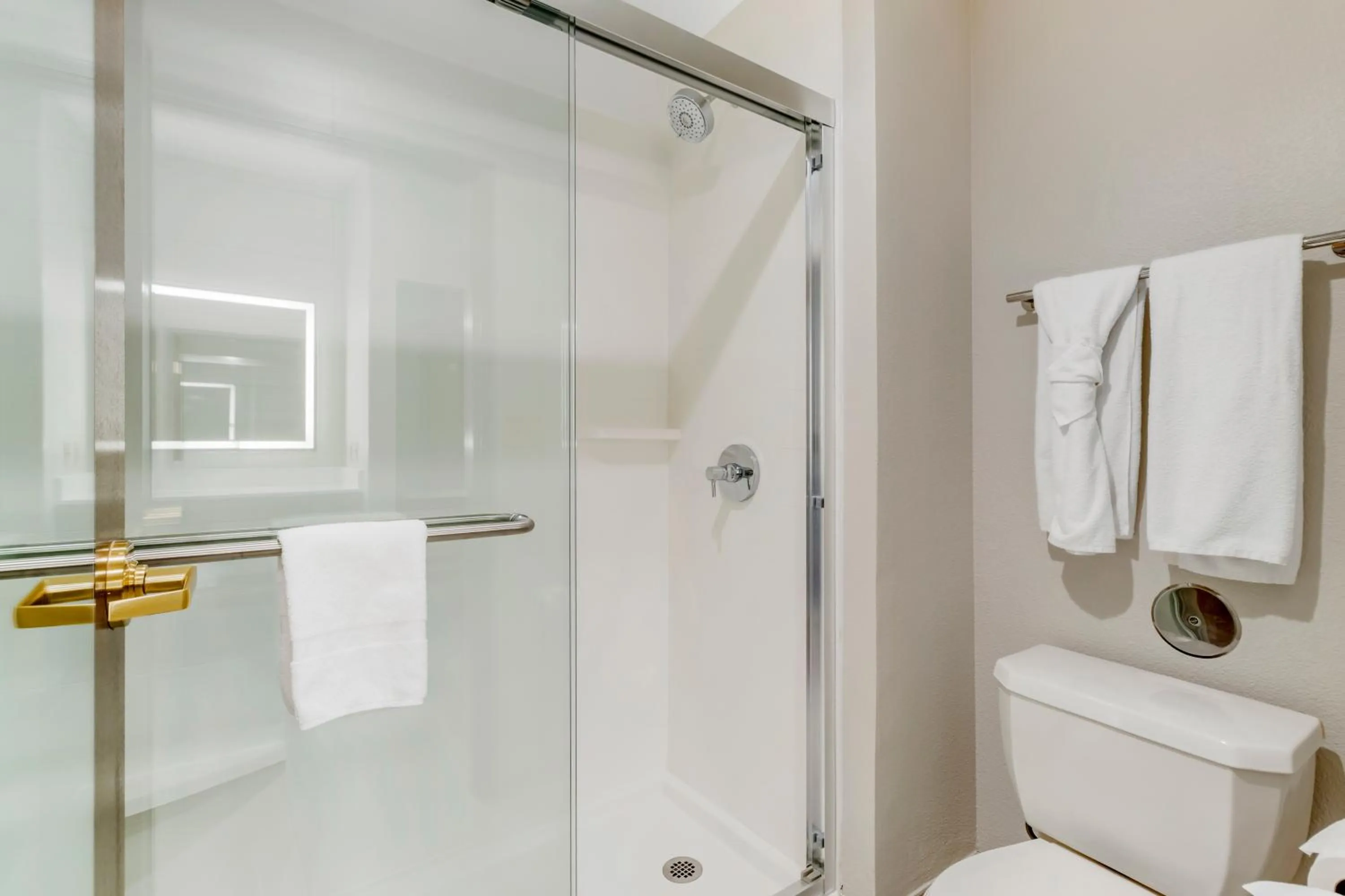 Standard Queen Room with Two Queen Beds in Holiday Inn Express Fallon by IHG