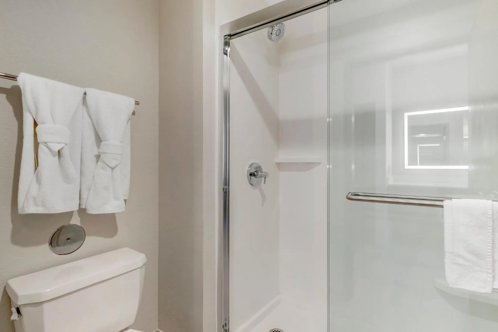 King Room - Mobility Access/Hearing Accessible in Holiday Inn Express Fallon by IHG