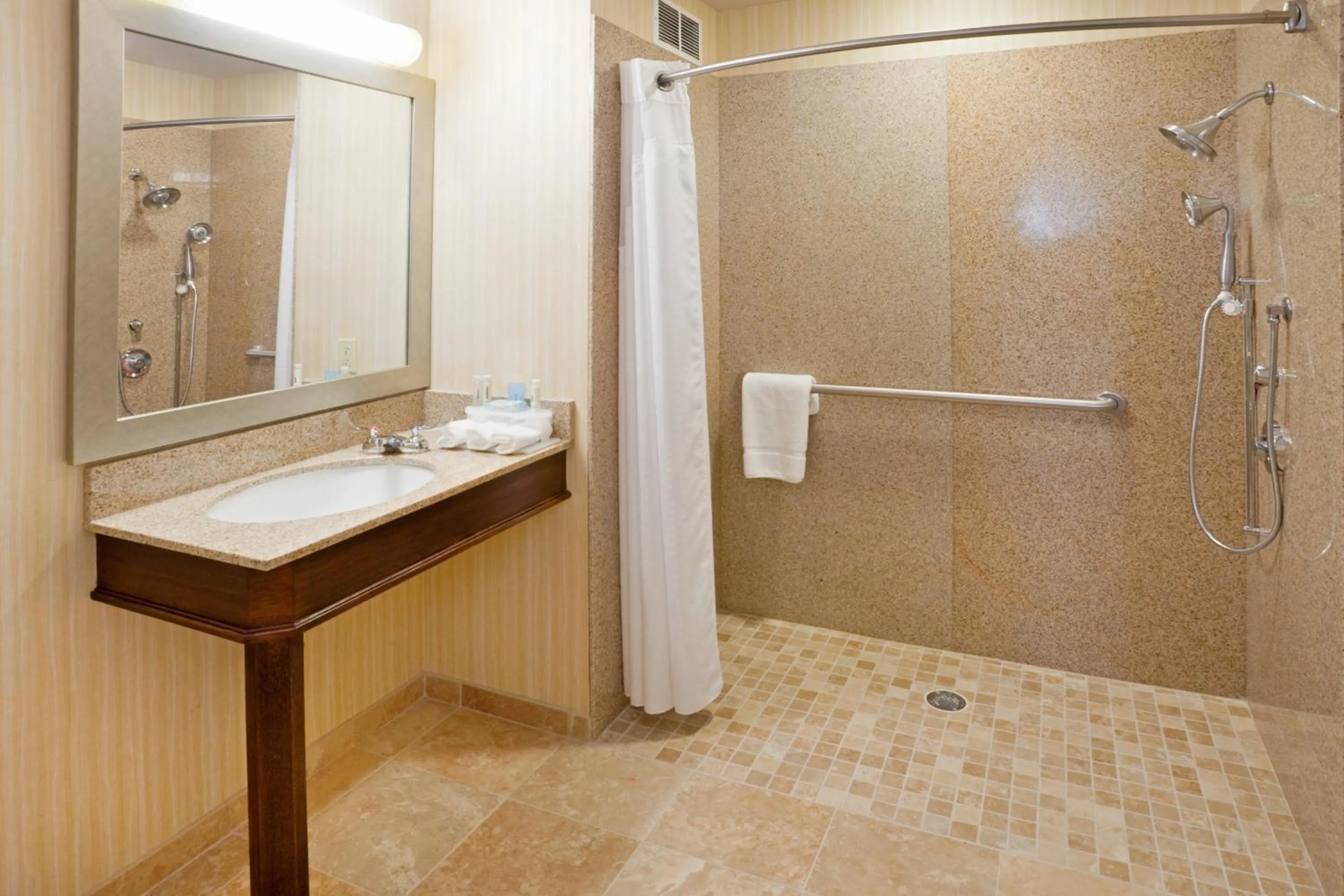 Standard Room in Holiday Inn Express Hotel & Suites Eagle Pass by IHG