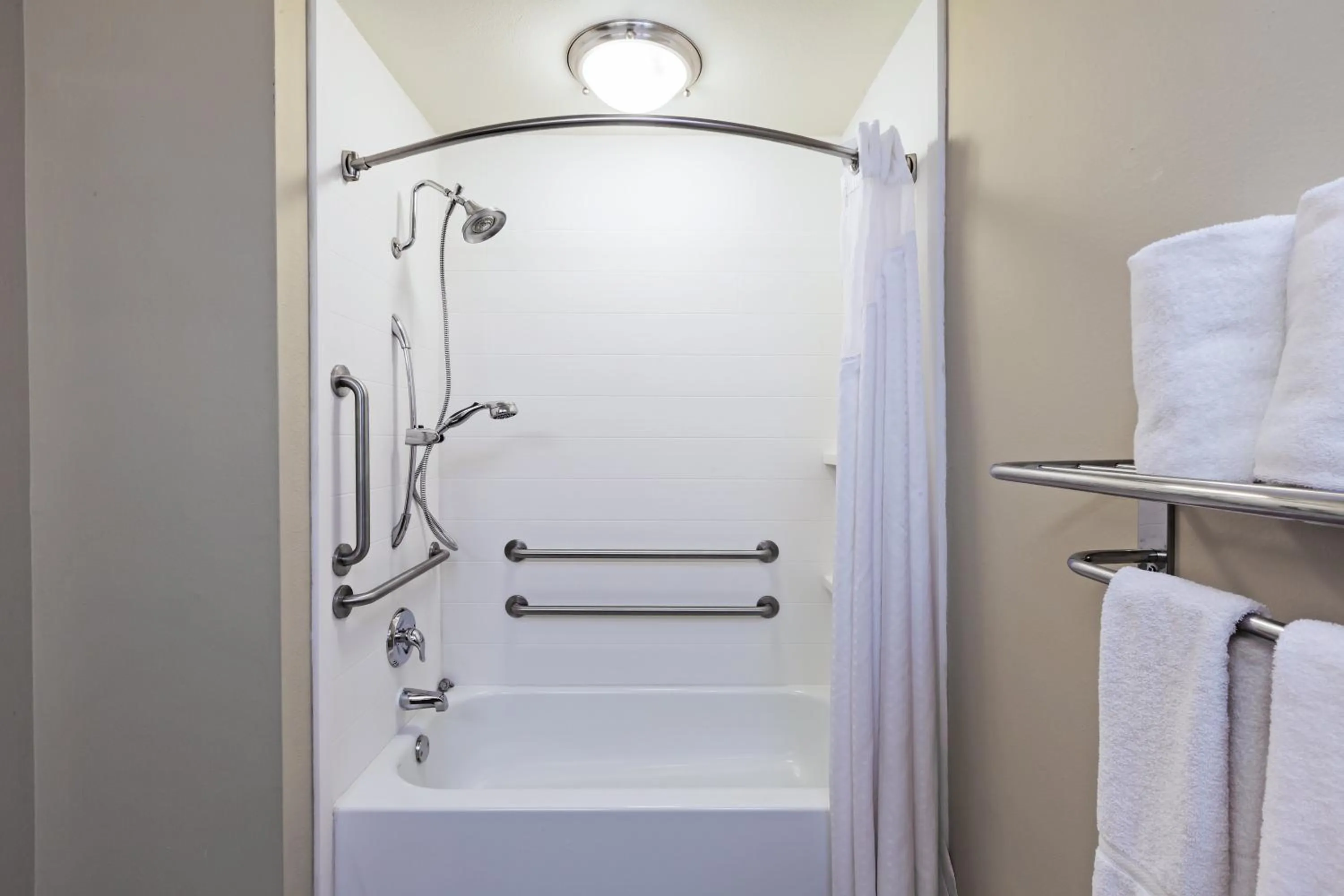 Standard King Room with Accessible Tub - Mobility Access in Holiday Inn Express Hotel & Suites Eagle Pass by IHG