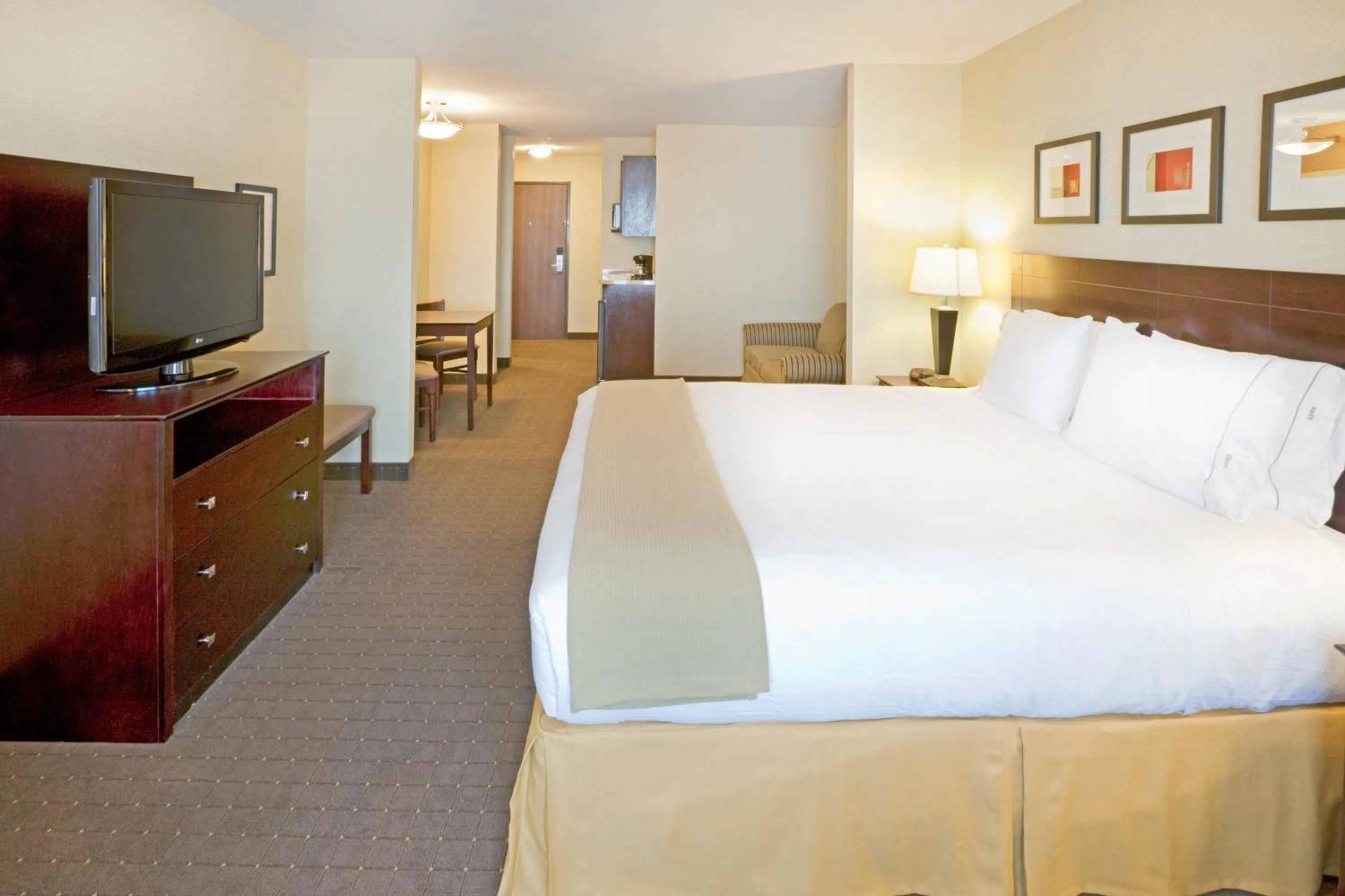 King Suite - Non-Smoking in Holiday Inn Express Hotel & Suites Eagle Pass by IHG