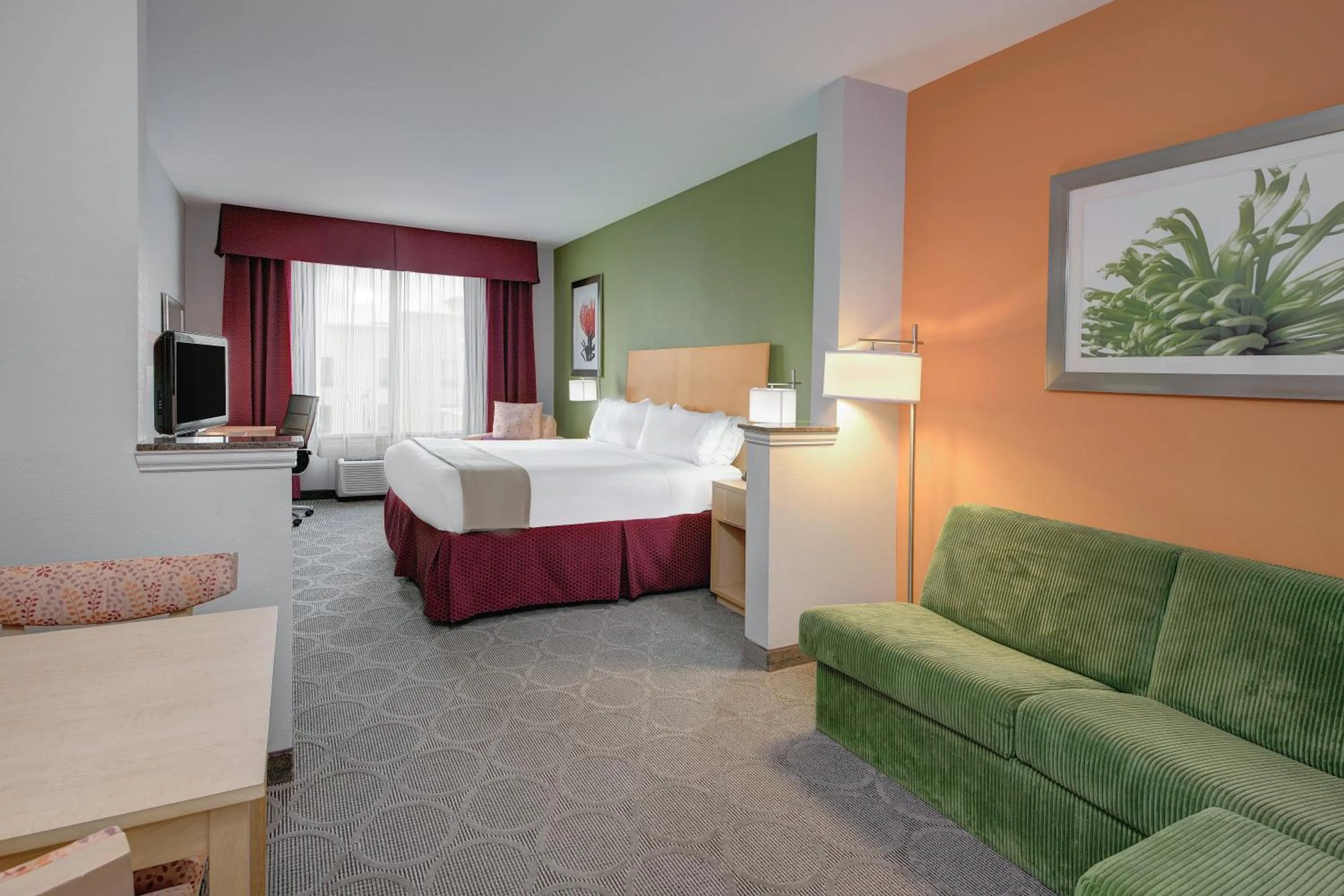 Suite with Mobility Accessible Tub - Non-Smoking in Holiday Inn Express Hotel & Suites Clute-Lake Jackson by IHG