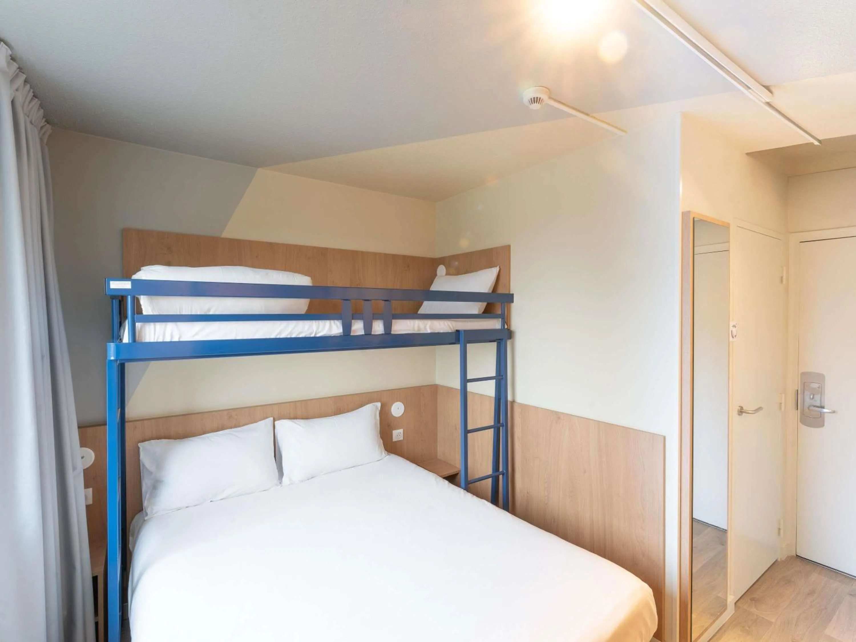 Double Room with Bunk Bed in Hotel Ibis Budget Rennes Cesson