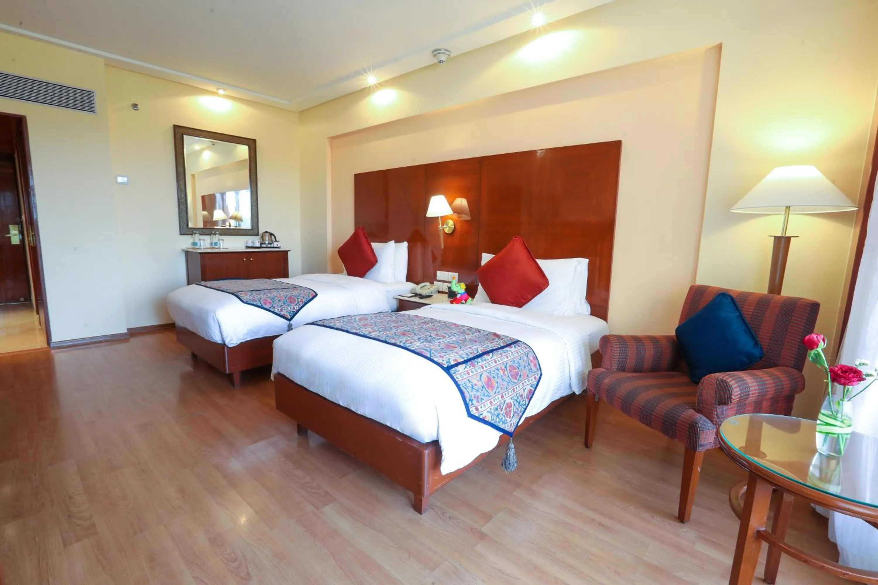 Lalit Premier Room Twin Bed with Complimentary Happy Hours with 1+1 offer on Soft Beverages, Alcoholic Beverages from 5:00 PM till 8:00 PM - single occupancy in The Lalit Mumbai