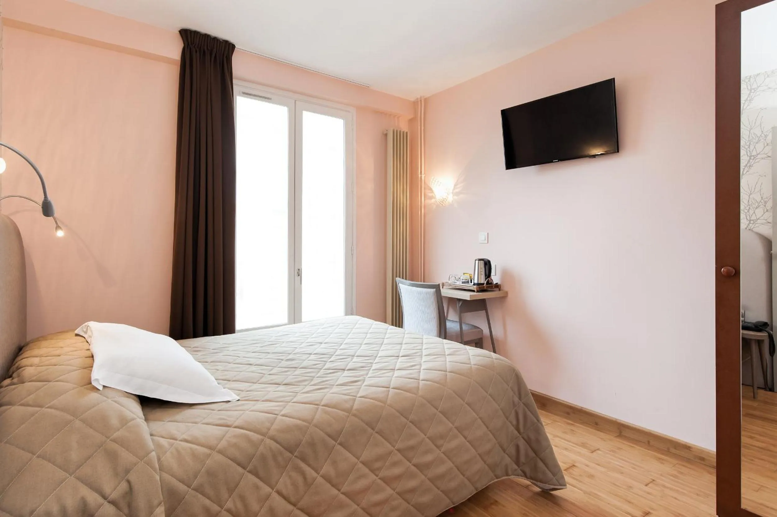 Double Room in Hotel Americain