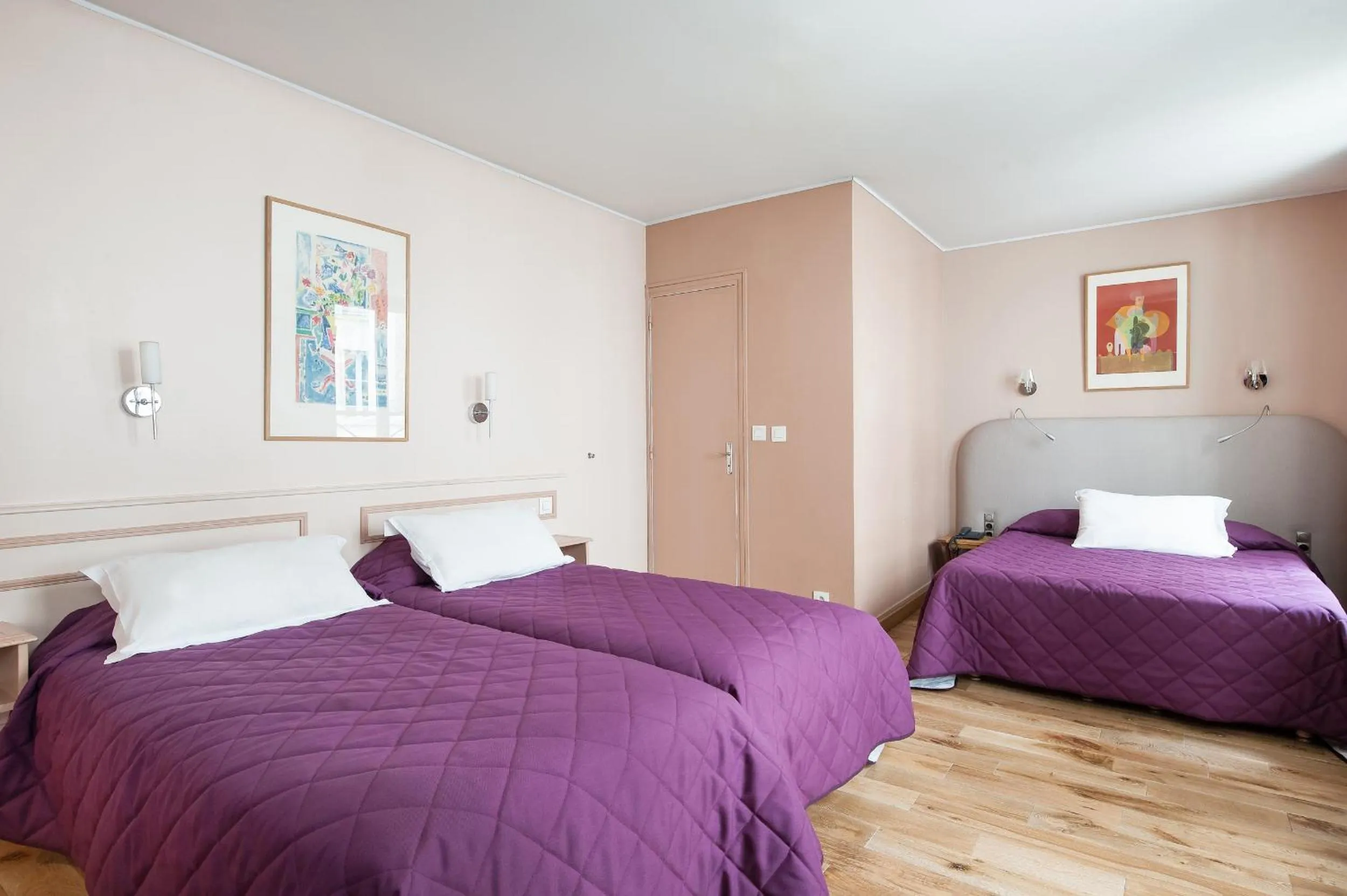 Quadruple Room in Hotel Americain