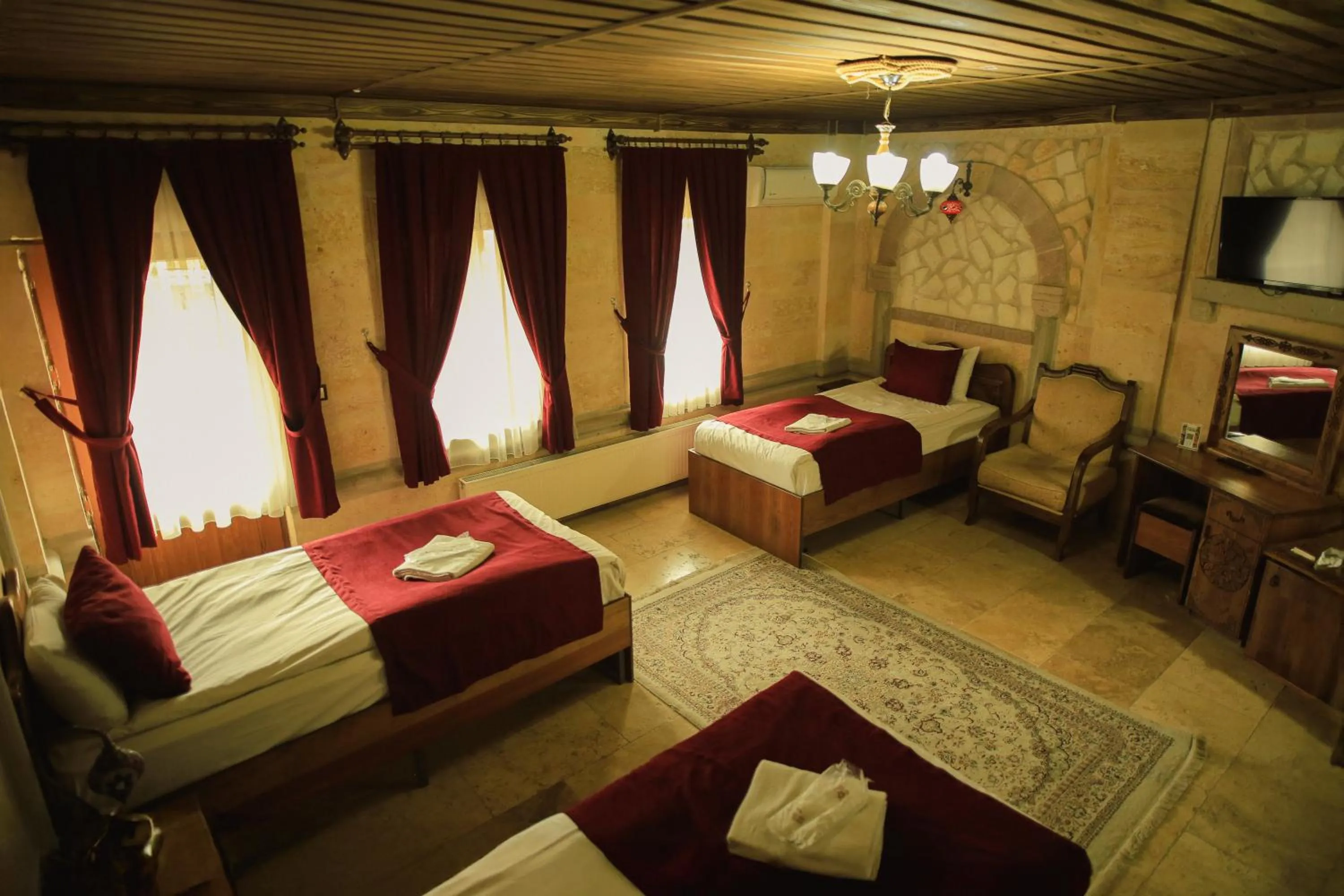 Deluxe Triple Room with Balcony in Peace Stone House