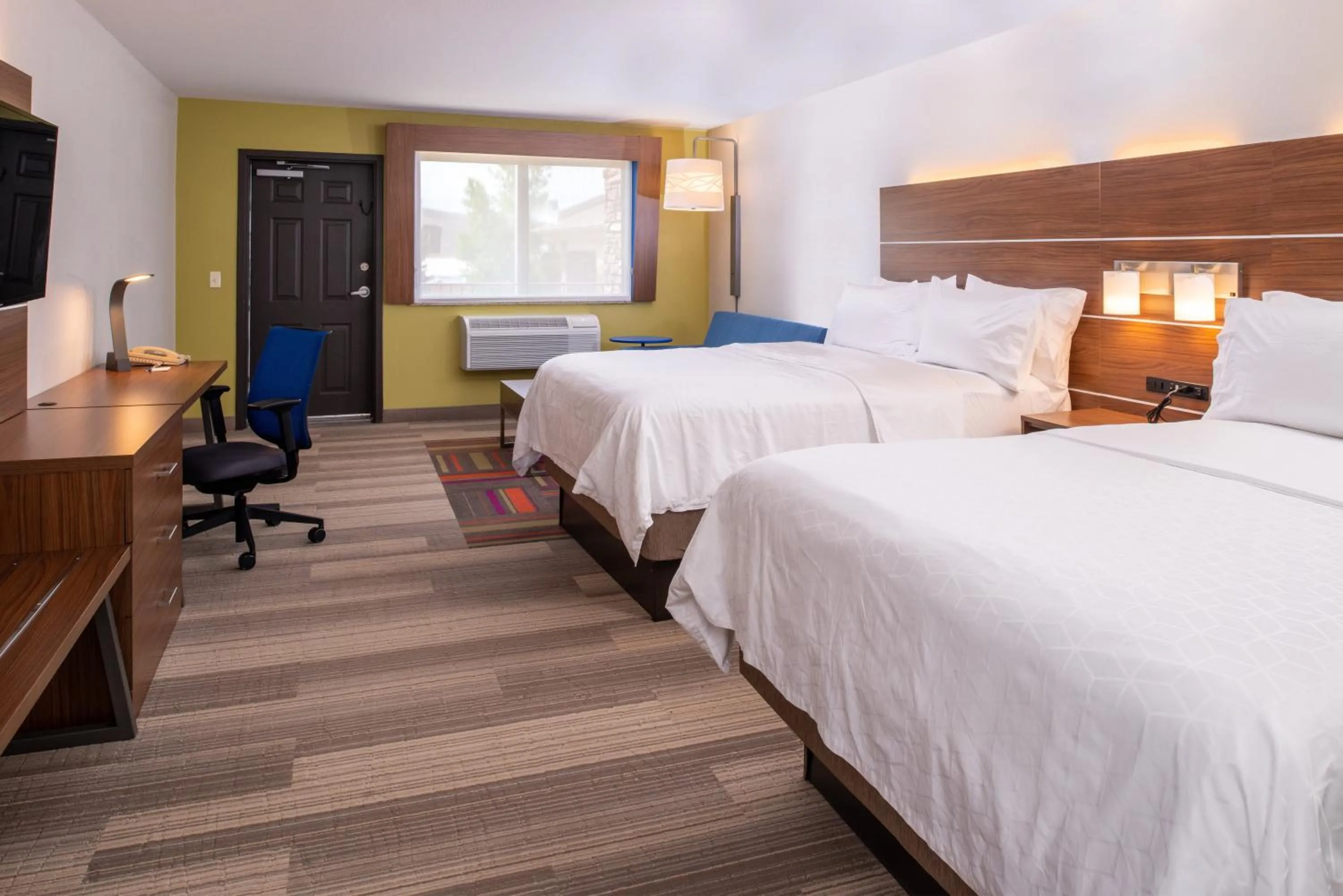 One-Bedroom Suite with Two Queen Beds and Balcony - Sunrise View in Holiday Inn Express Hotel & Suites Gunnison by IHG