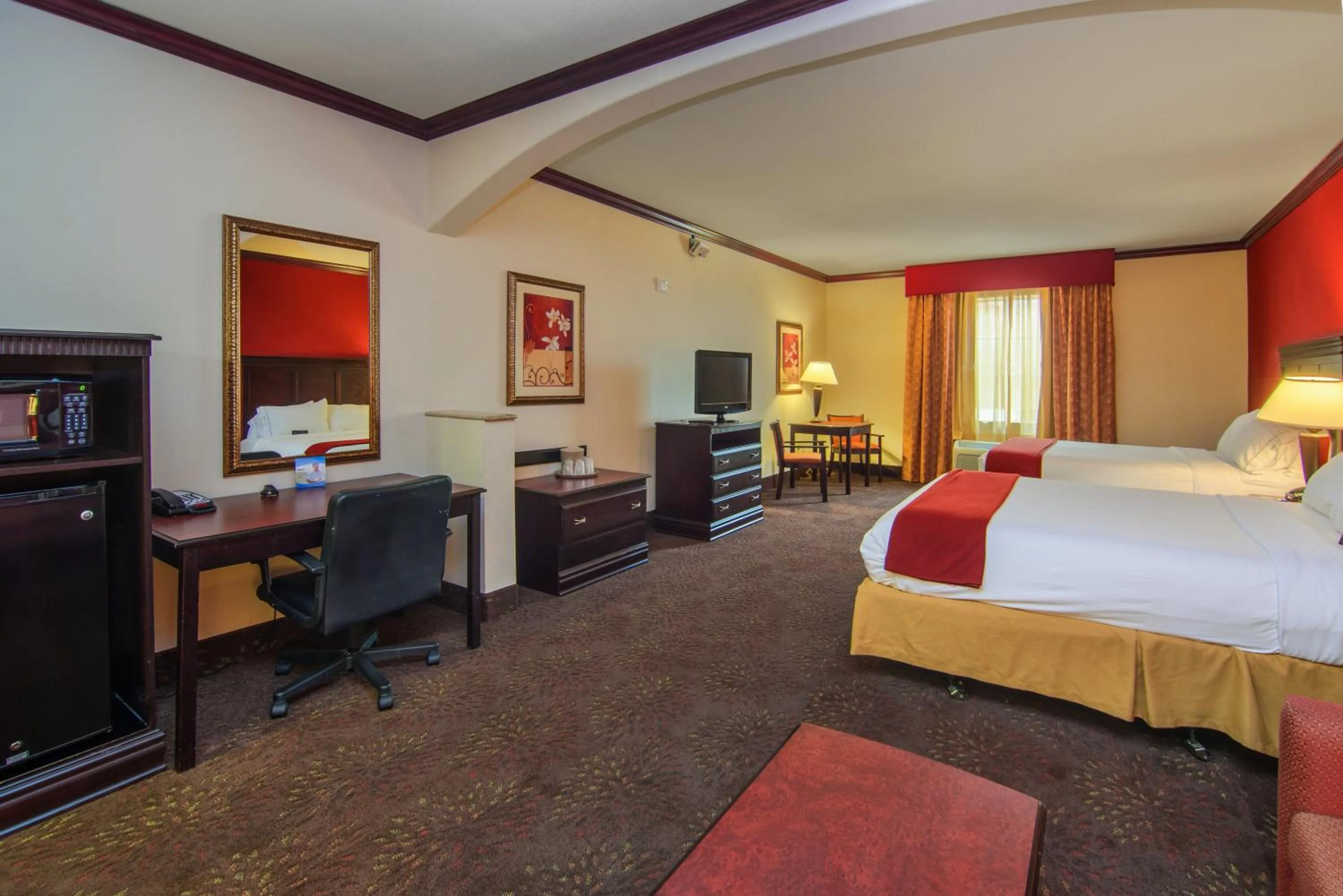 King Suite - Disability Access/Non-Smoking in Holiday Inn Express Hotel & Suites Terrell by IHG