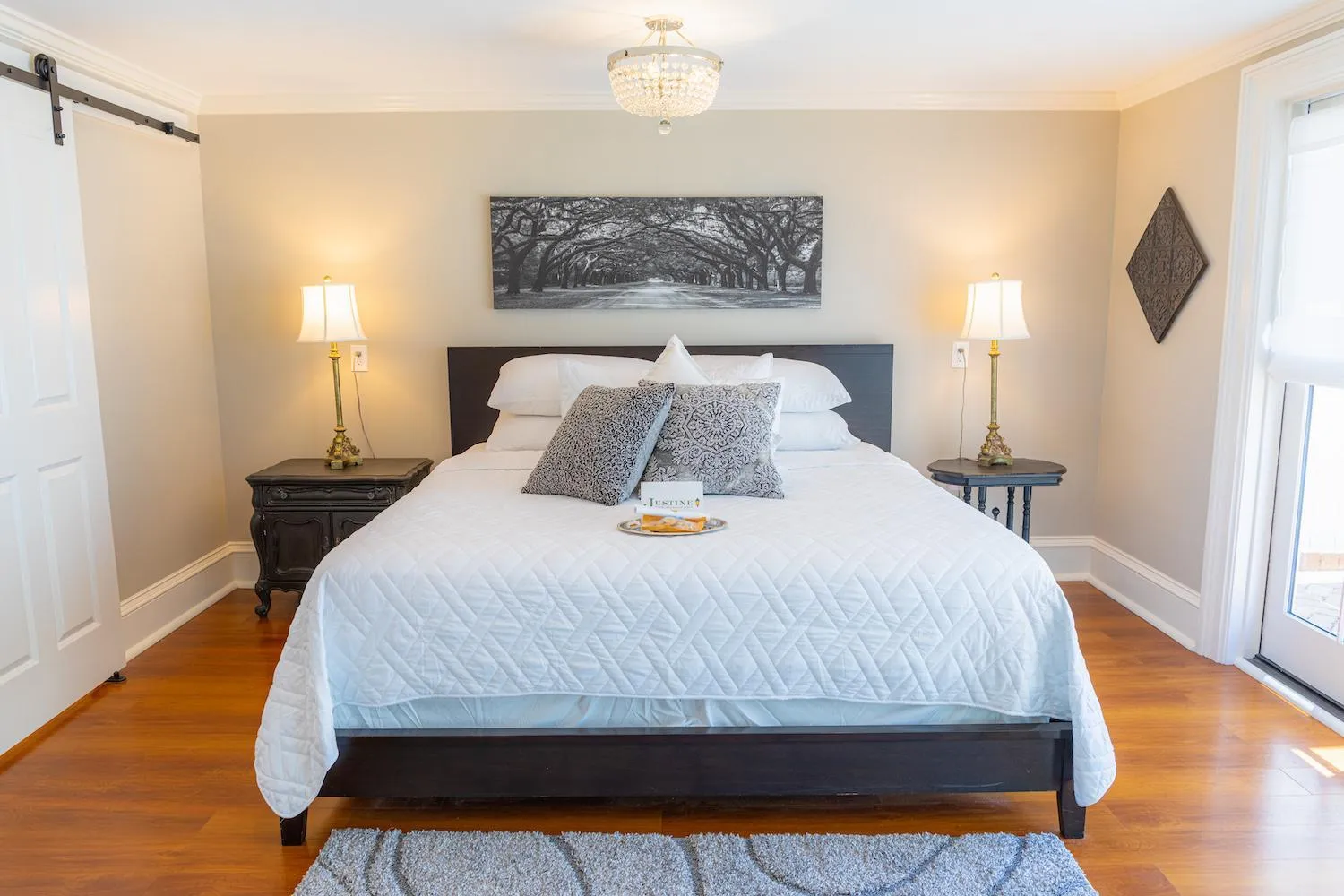 Full Size Guest Room in Justine Inn Savannah