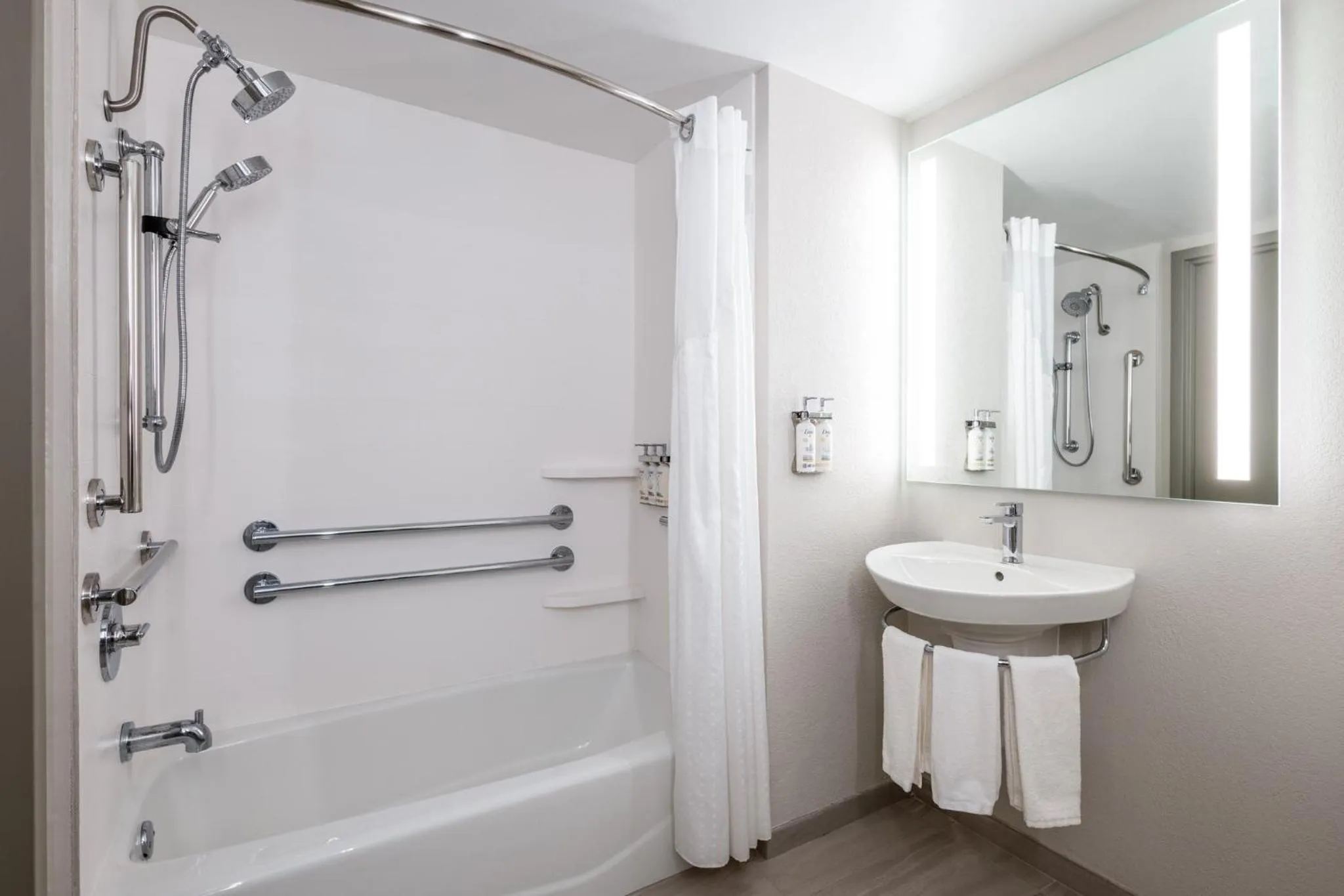 King Suite with Tub and Sofa Bed - Mobility Accessible in Holiday Inn Express Hotel & Suites Jackson - Flowood by IHG