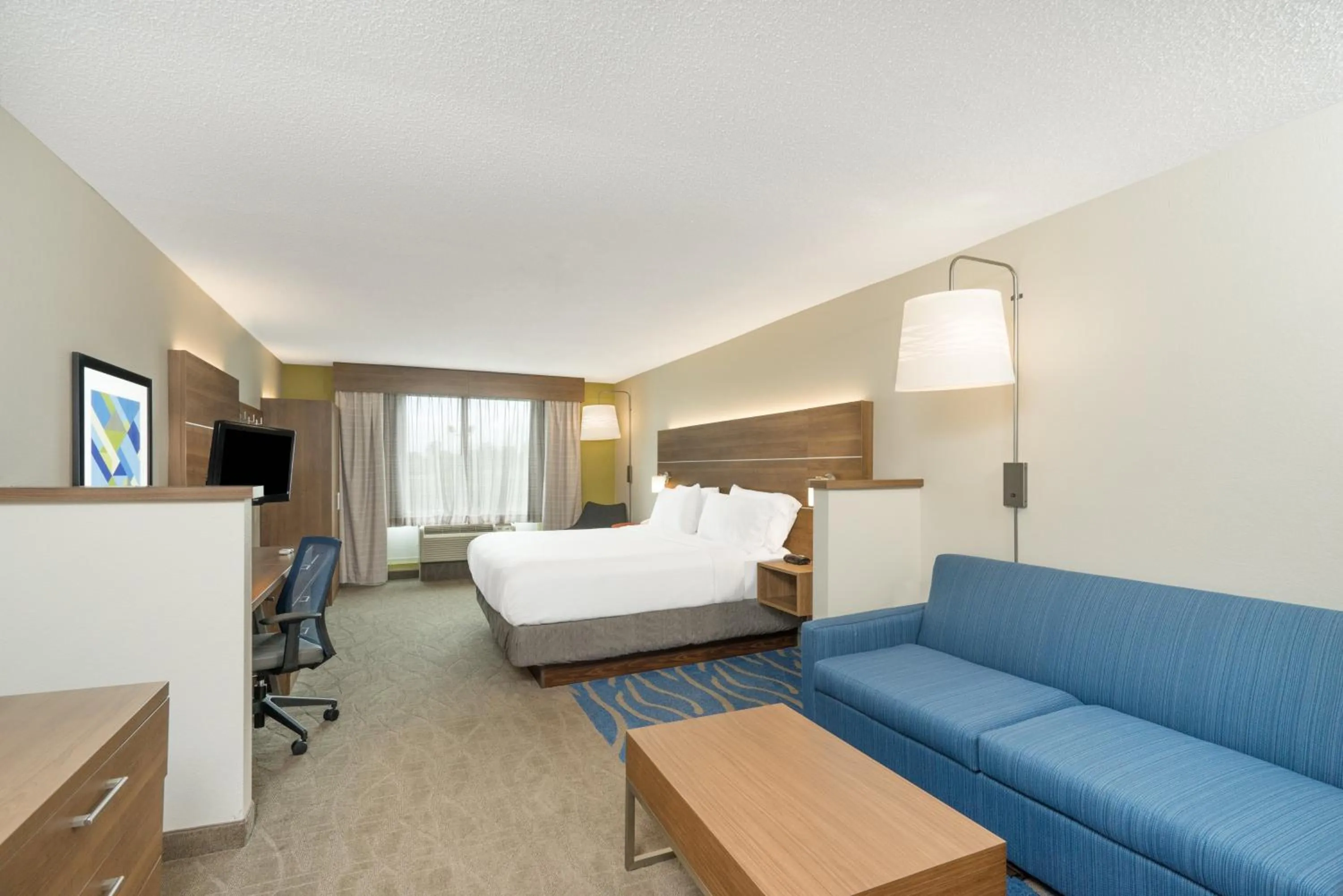 King Suite in Holiday Inn Express Hotel & Suites Frankfort by IHG