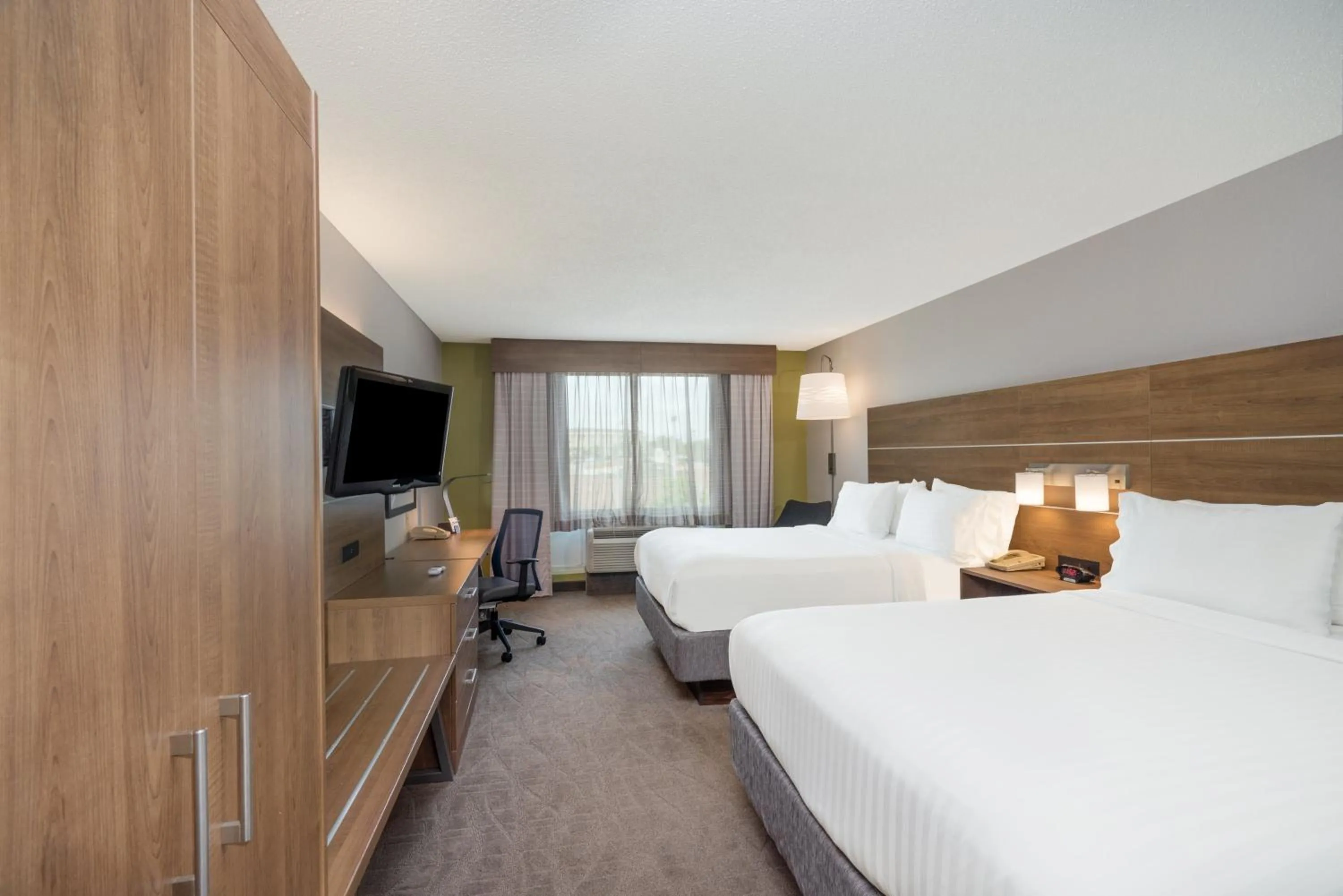 Standard Room with Two Queen Beds in Holiday Inn Express Hotel & Suites Frankfort by IHG