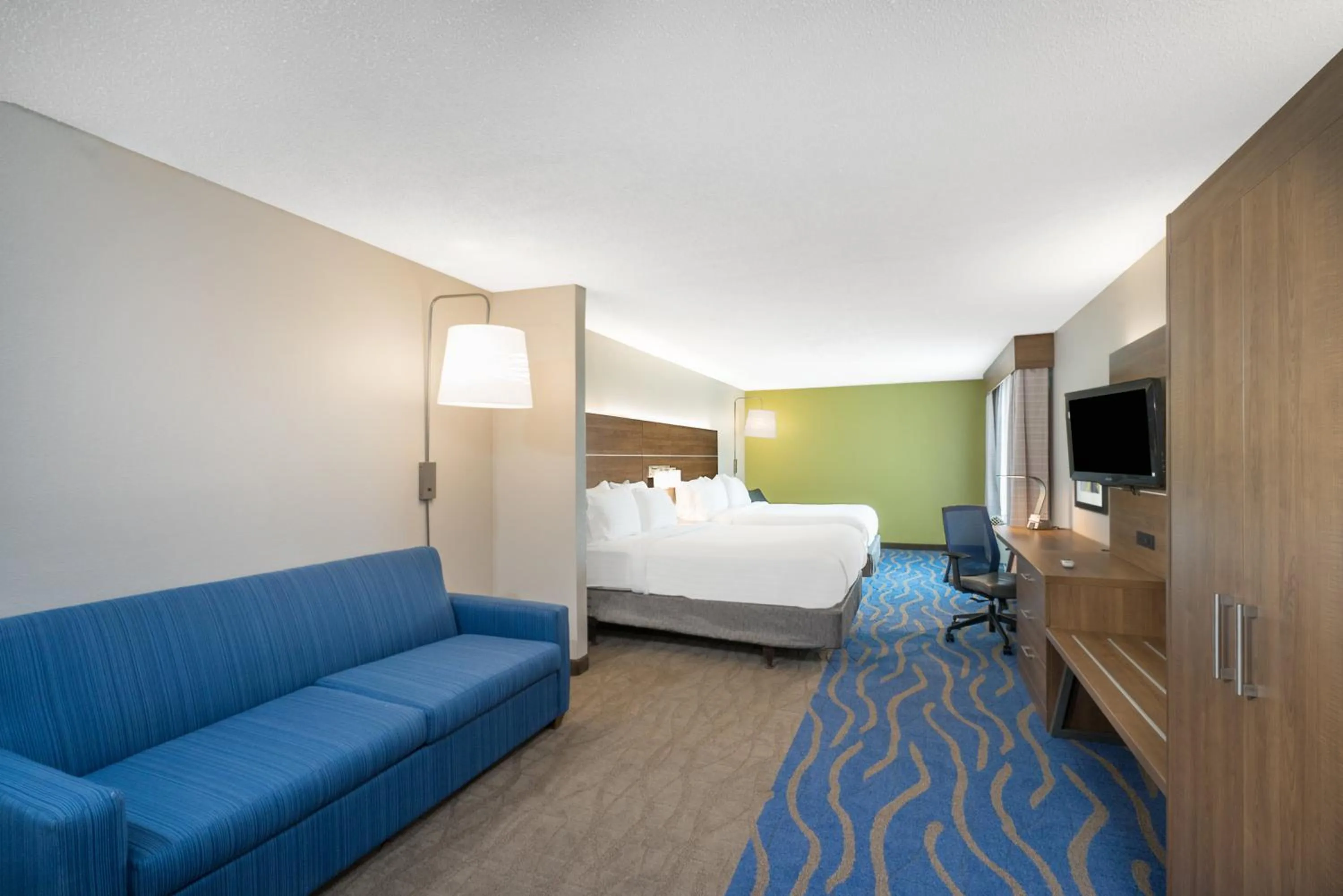 Queen Suite with Two Queen Beds in Holiday Inn Express Hotel & Suites Frankfort by IHG