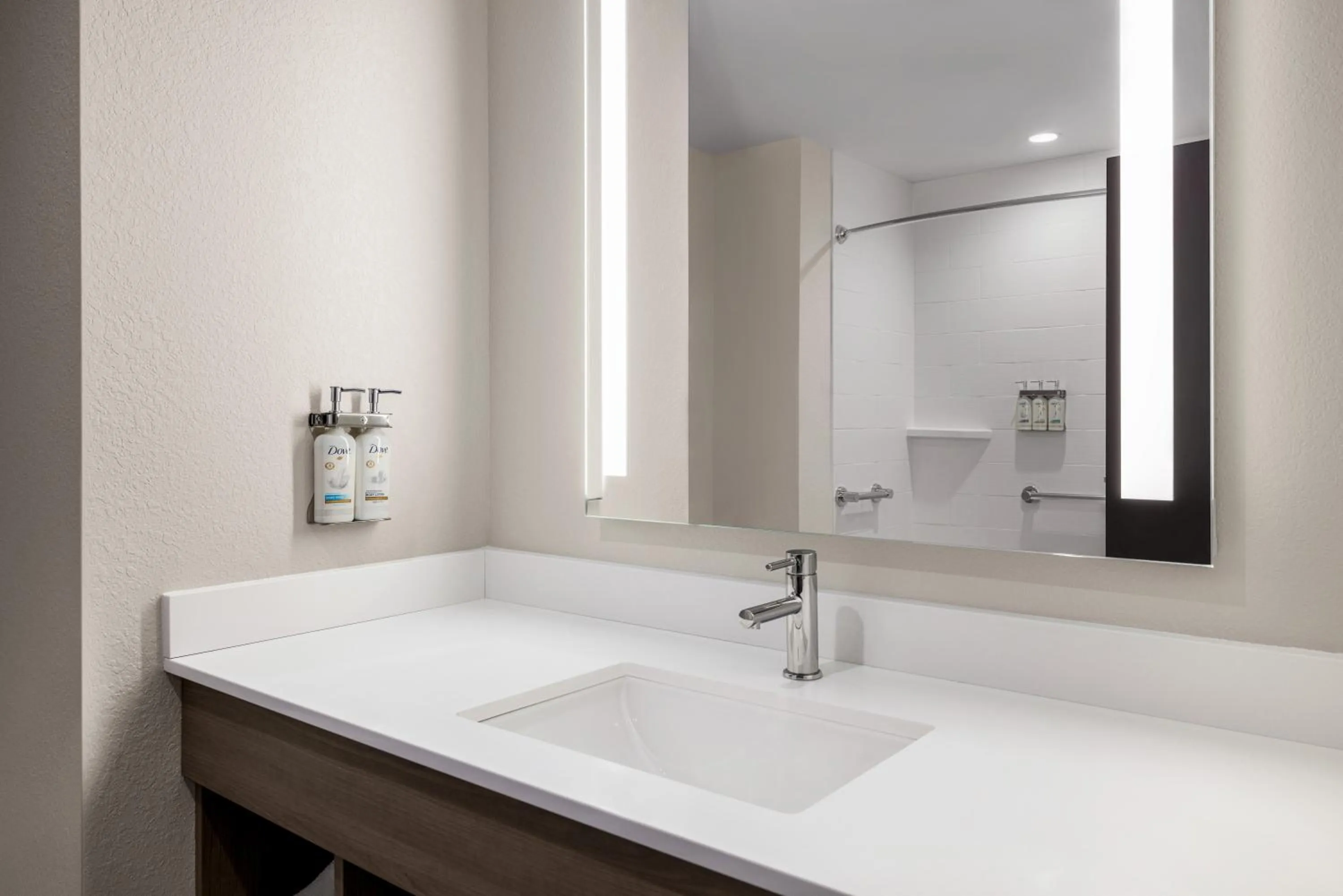 Standard Room with Two Queen Beds - Communications Accessible Tub in Holiday Inn Express Hotel & Suites Hagerstown by IHG