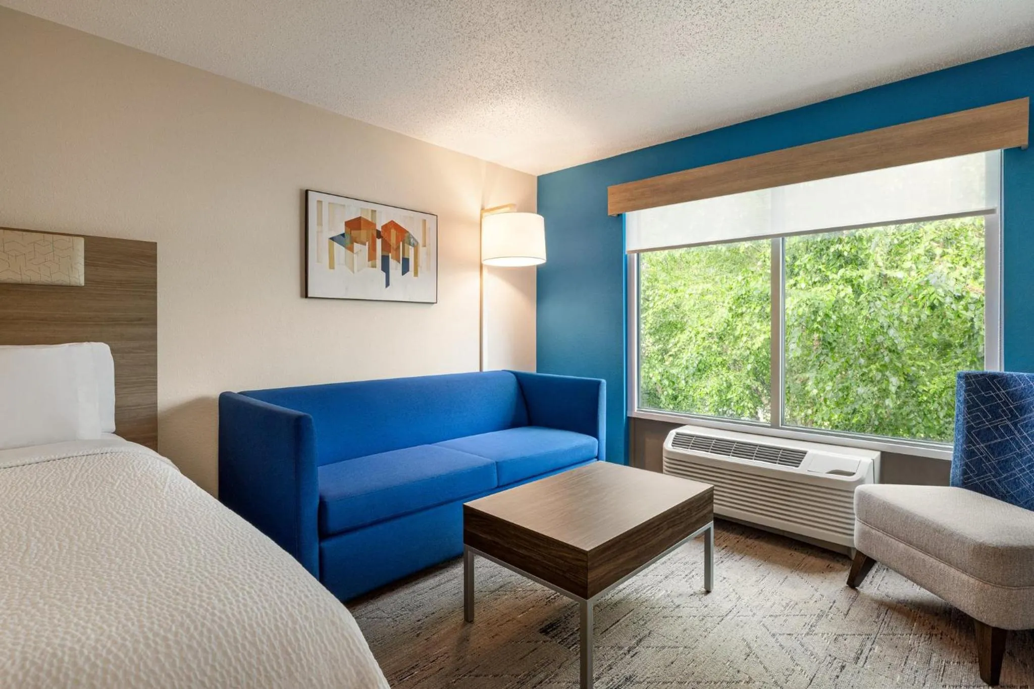 Queen Suite with Two Queen Beds in Holiday Inn Express Hotel & Suites Hagerstown by IHG