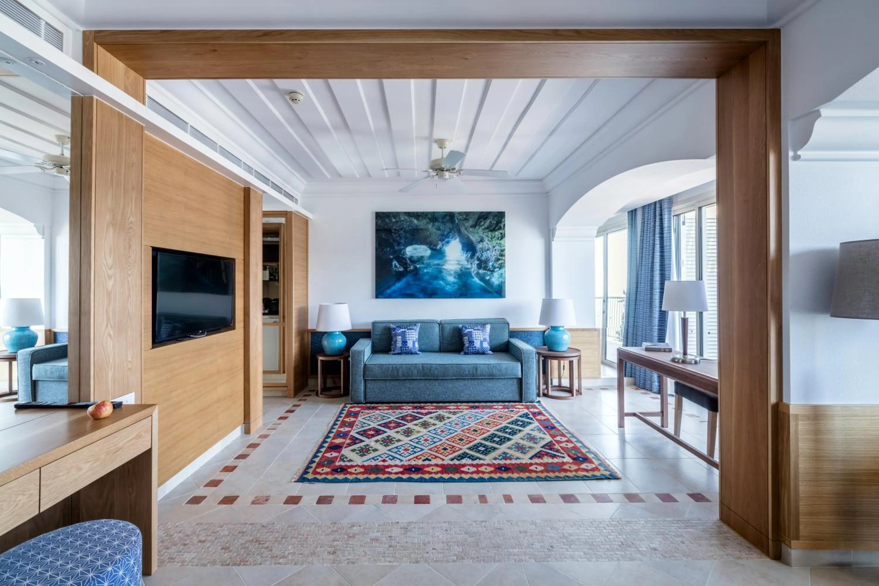 Executive Suite with side Sea View in Columbia Beach Resort