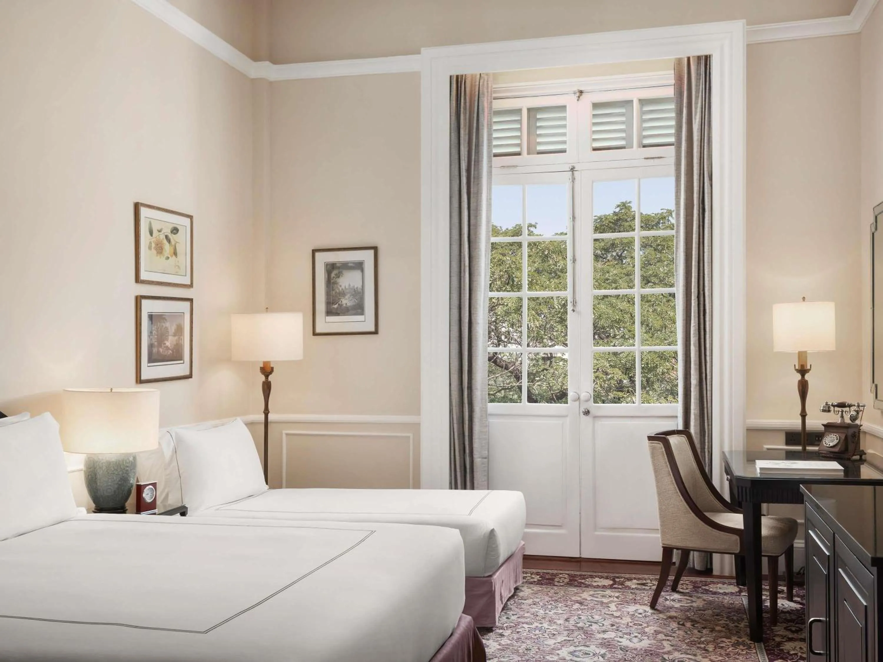 Landmark Twin Room with Pool View in Raffles Hotel Le Royal