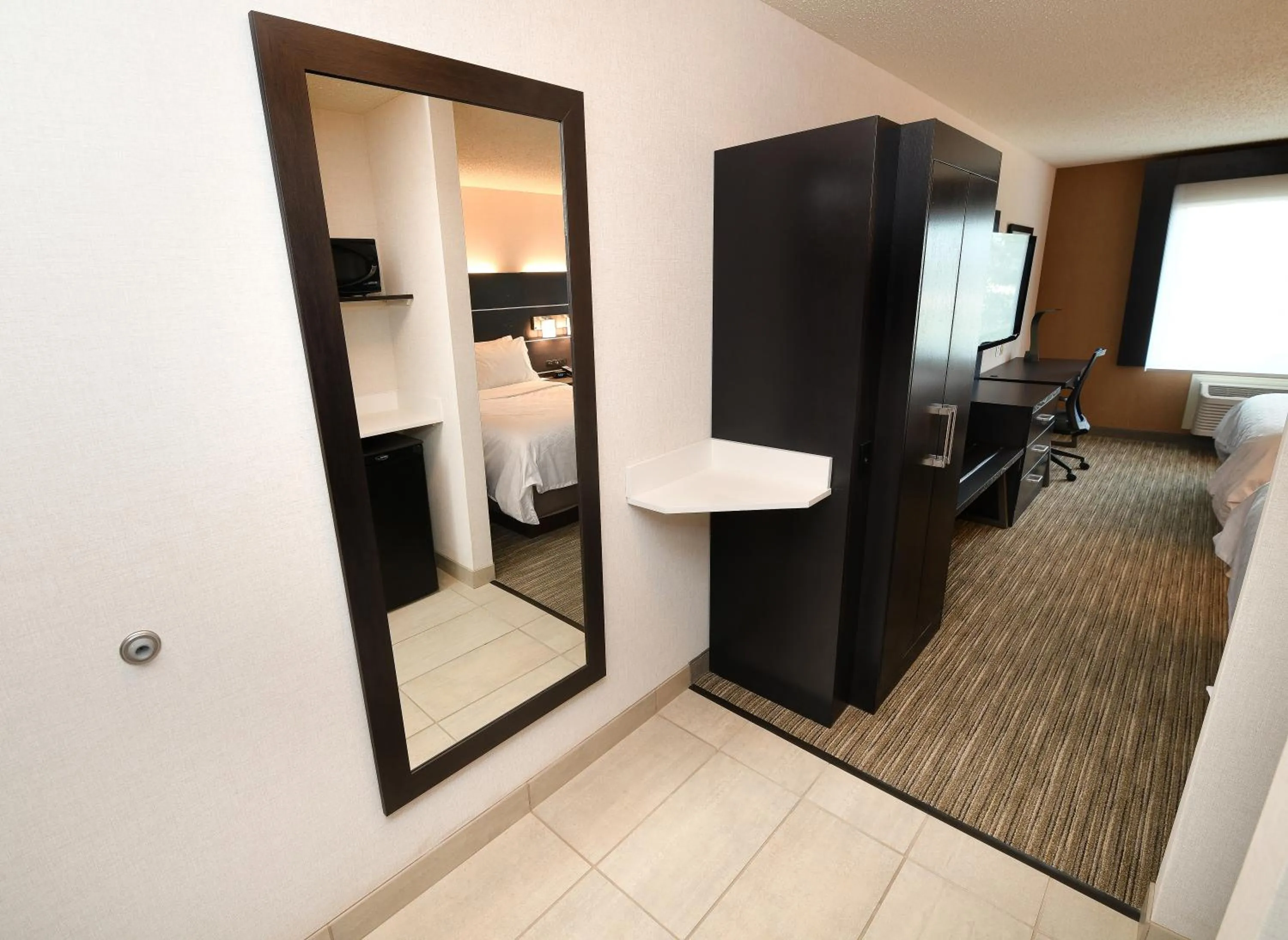 Standard King Room in Holiday Inn Express Hotel & Suites Grand Forks by IHG
