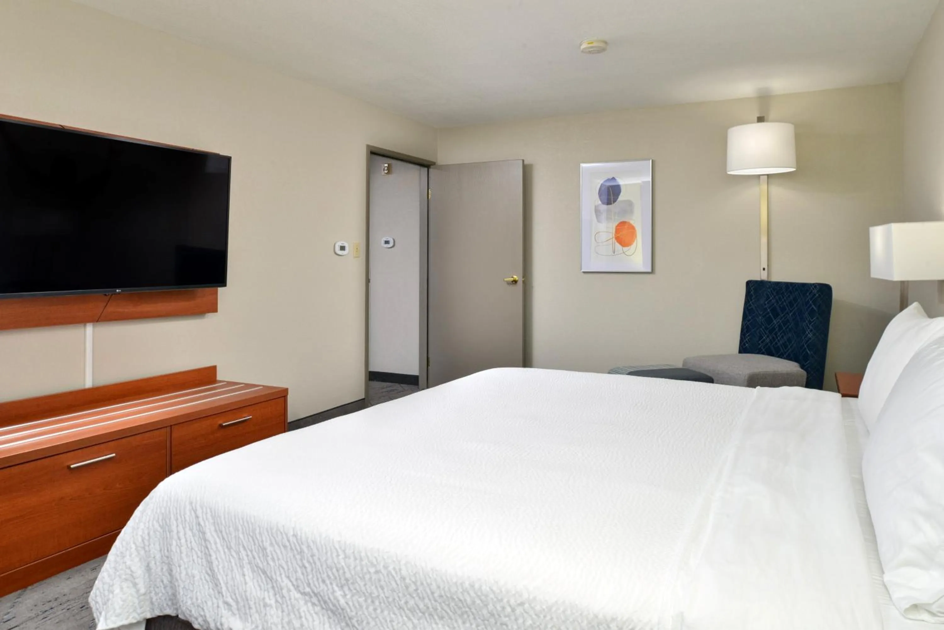 One-Bedroom King Suite with Sofa Bed in Holiday Inn Express & Suites Farmington Bloomfield by IHG