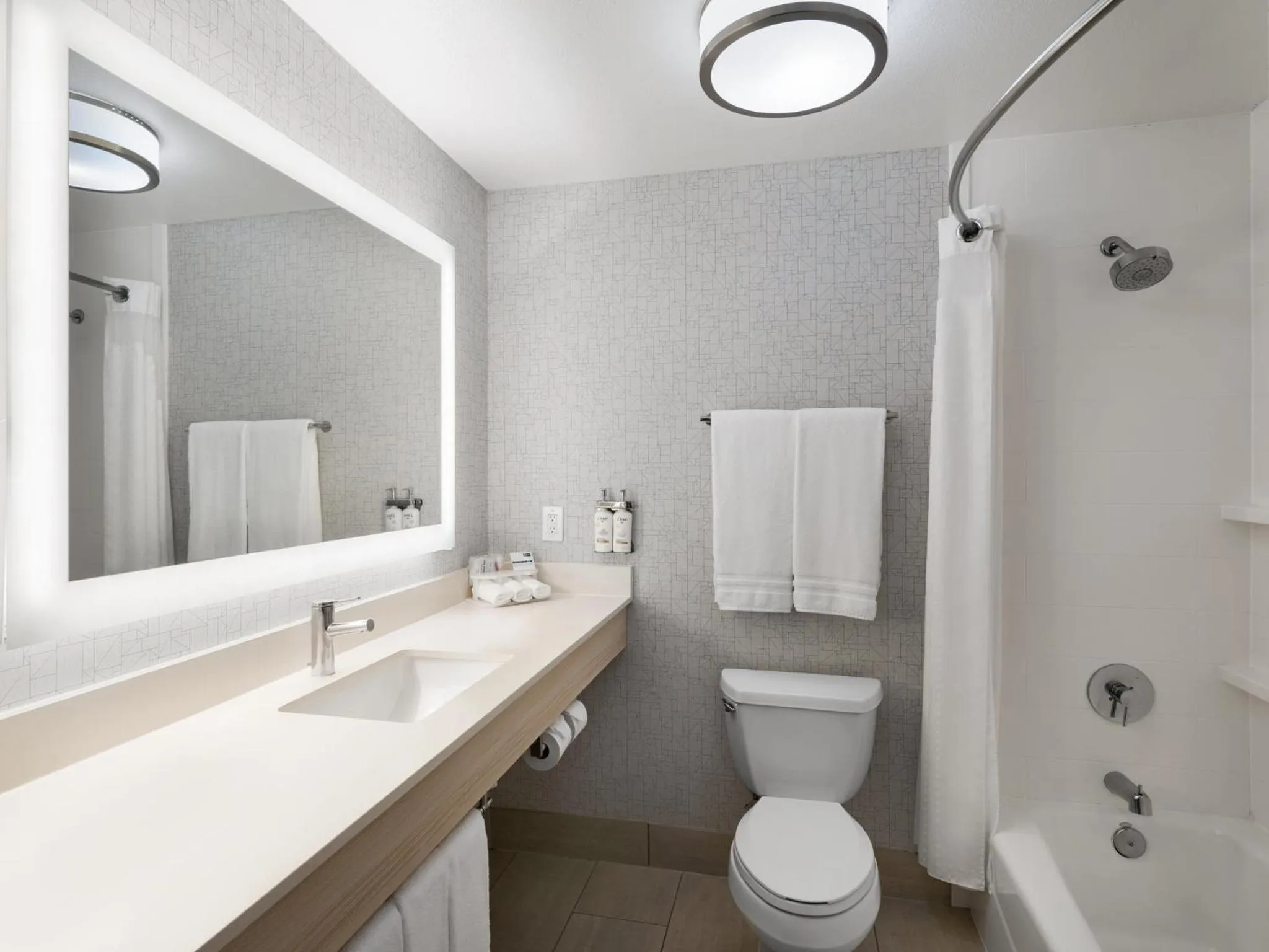 Queen Room with Two Queen Beds with View in Holiday Inn Express Fort Bragg by IHG