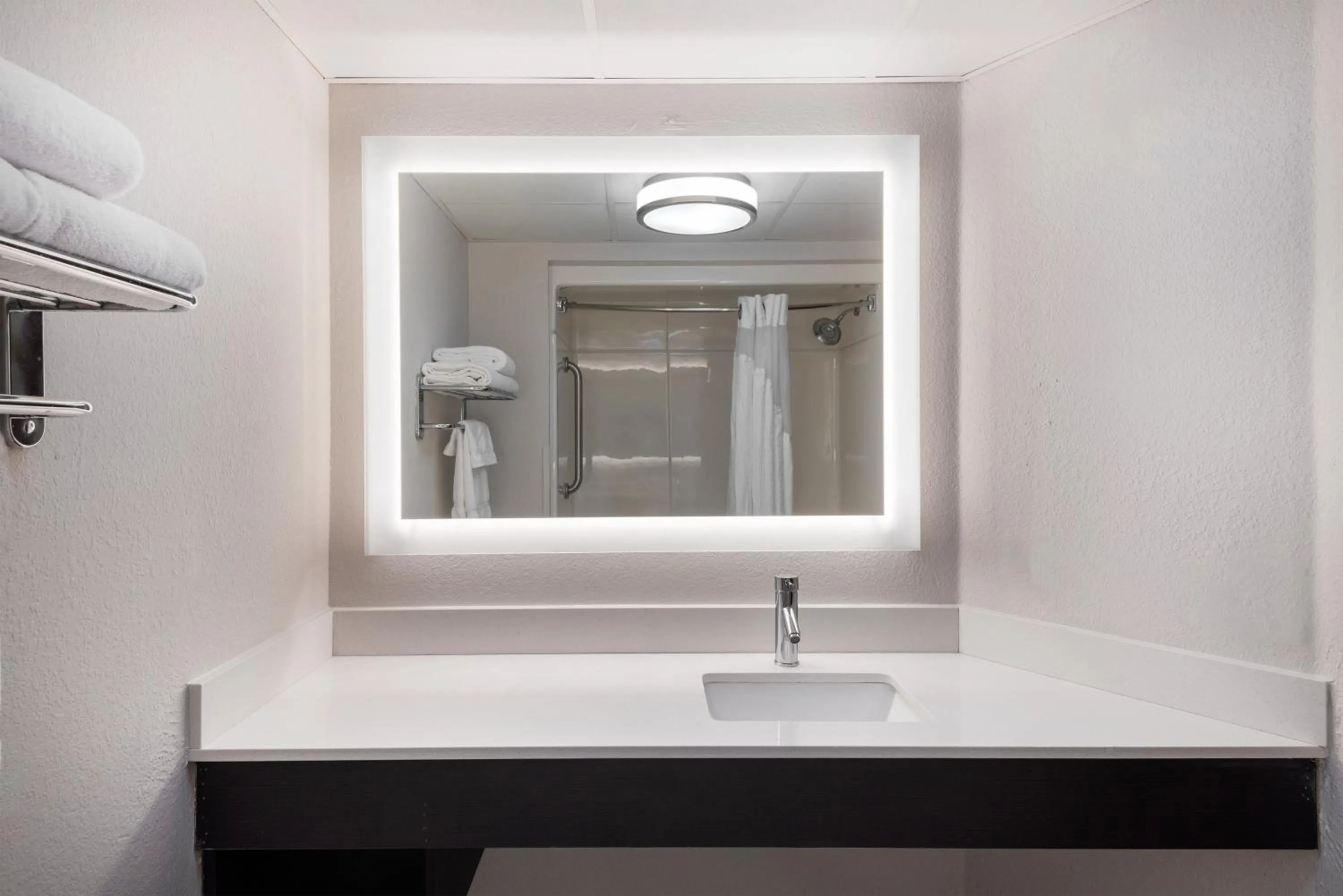 Standard Room with Two Queen Beds in Holiday Inn Express Hillsville by IHG