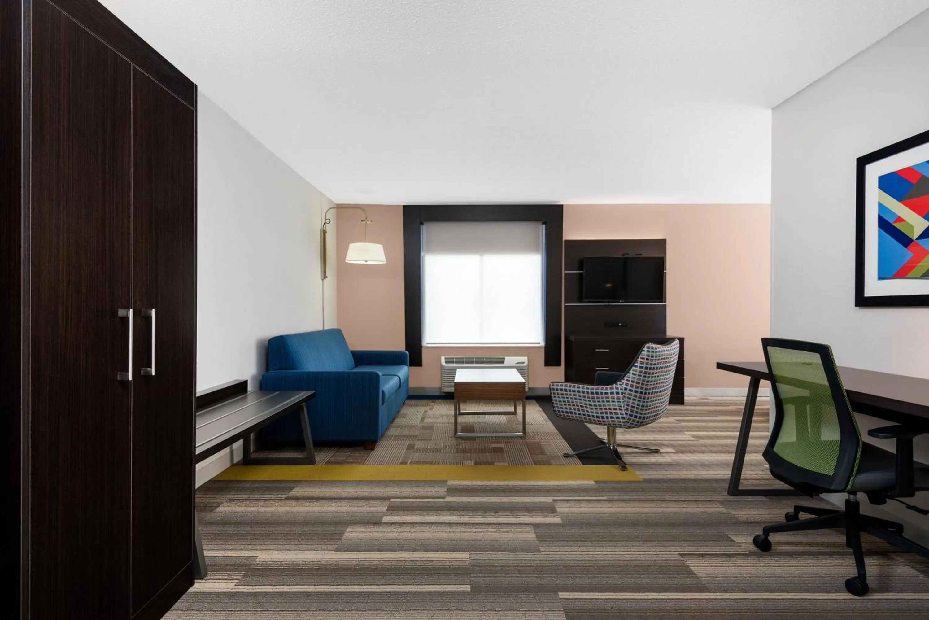 Queen Suite with Two Queen Beds and Sofa Bed in Holiday Inn Express Hillsville by IHG