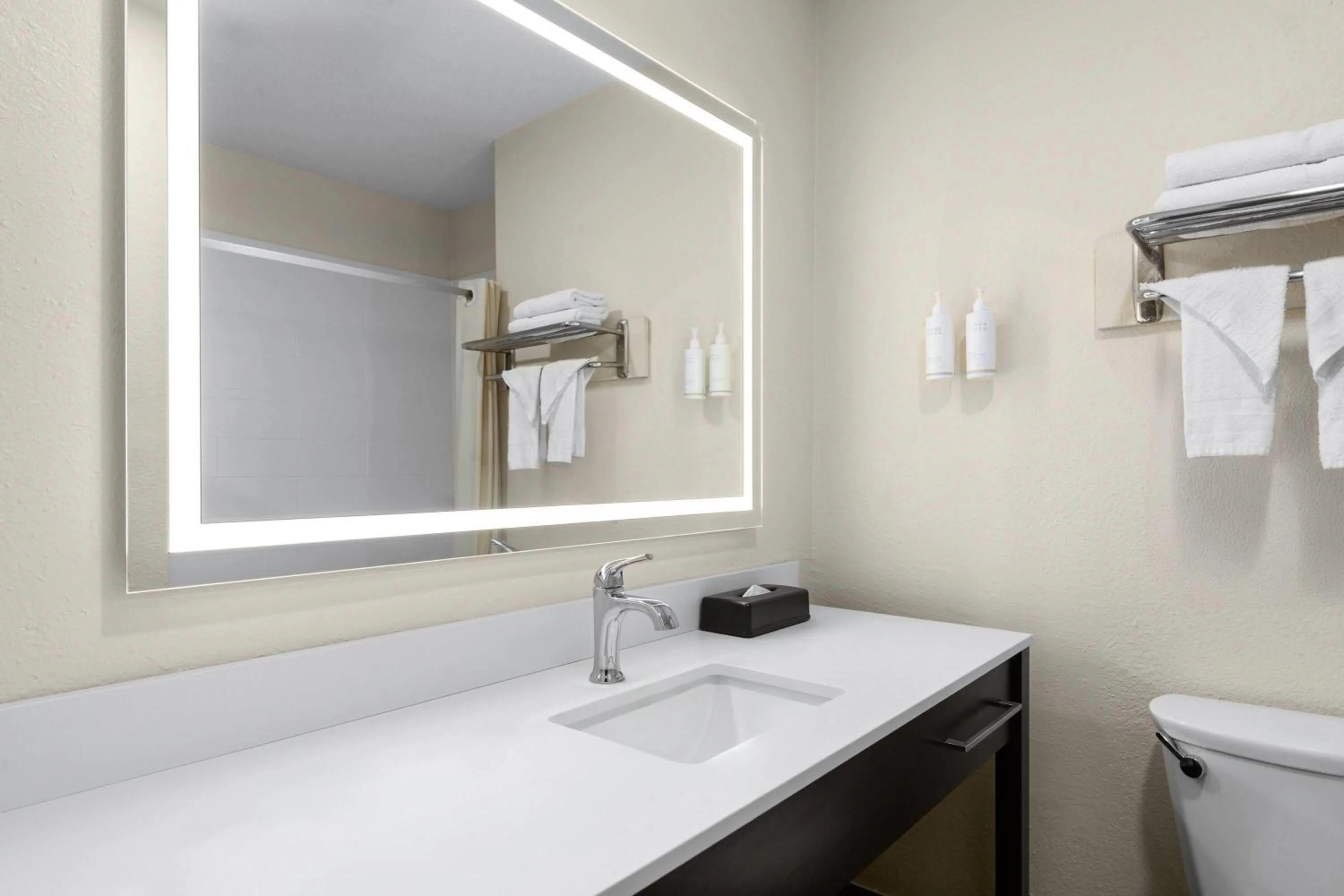 Balcony Room with Two Double Beds - Non-Smoking in Super 8 by Wyndham New Orleans